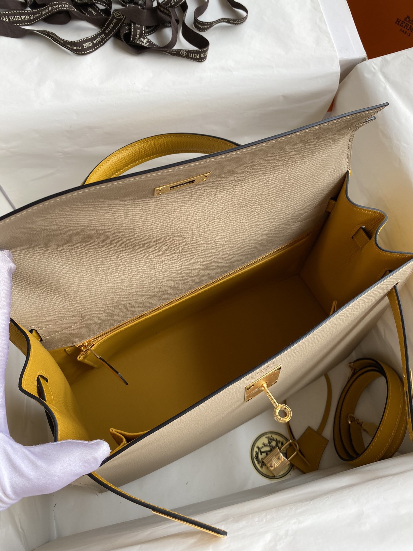 H**mes kelly sellier 32 bicolor bag in trench and yellow epsom calfskin