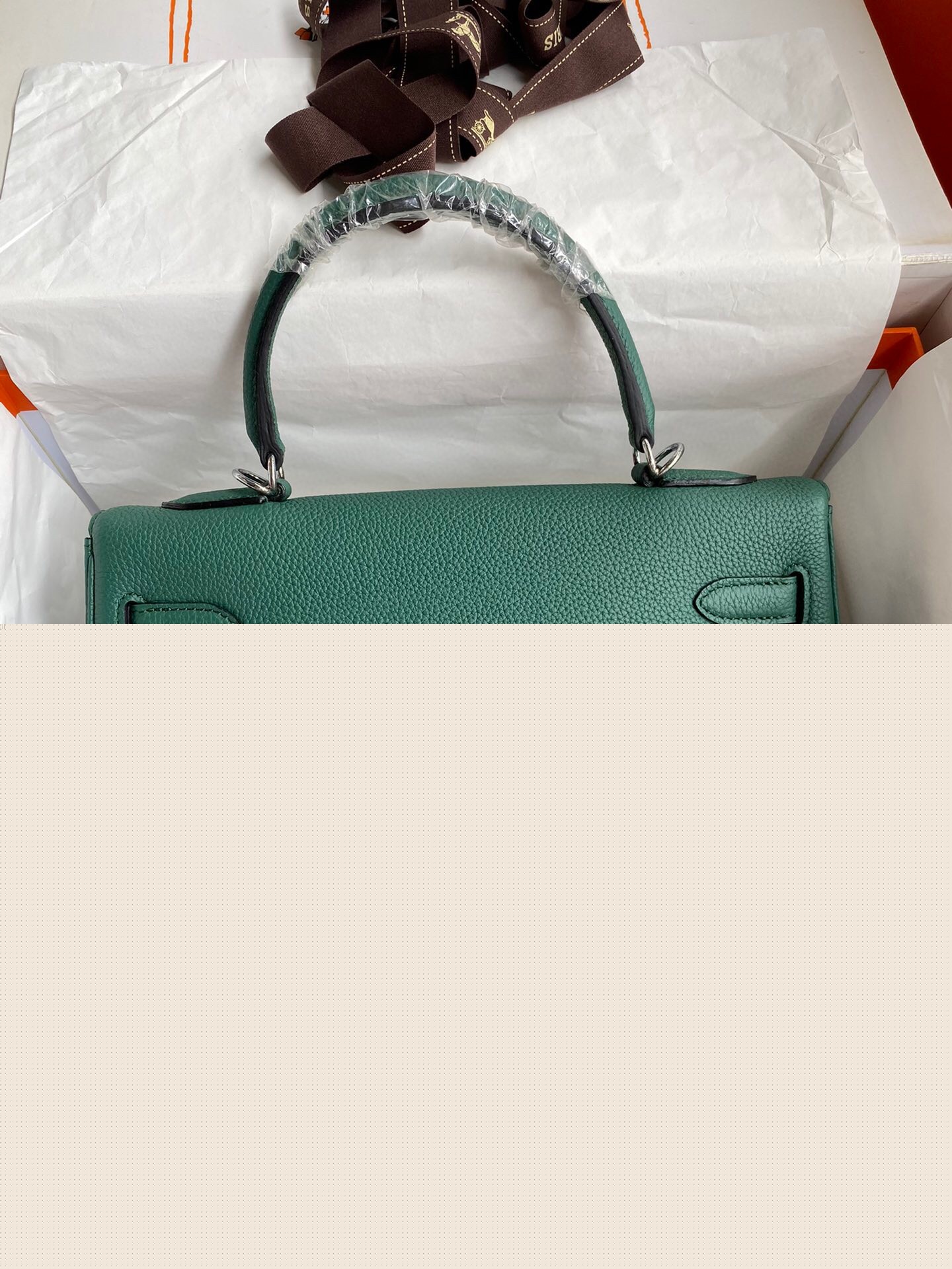 H**mes kelly retourne 32 handmade bag in malachite clemence leather