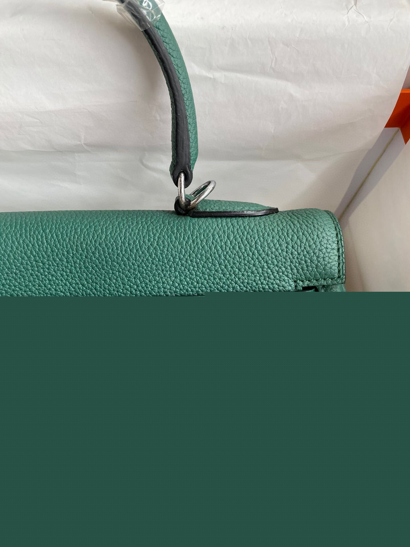 H**mes kelly retourne 32 handmade bag in malachite clemence leather