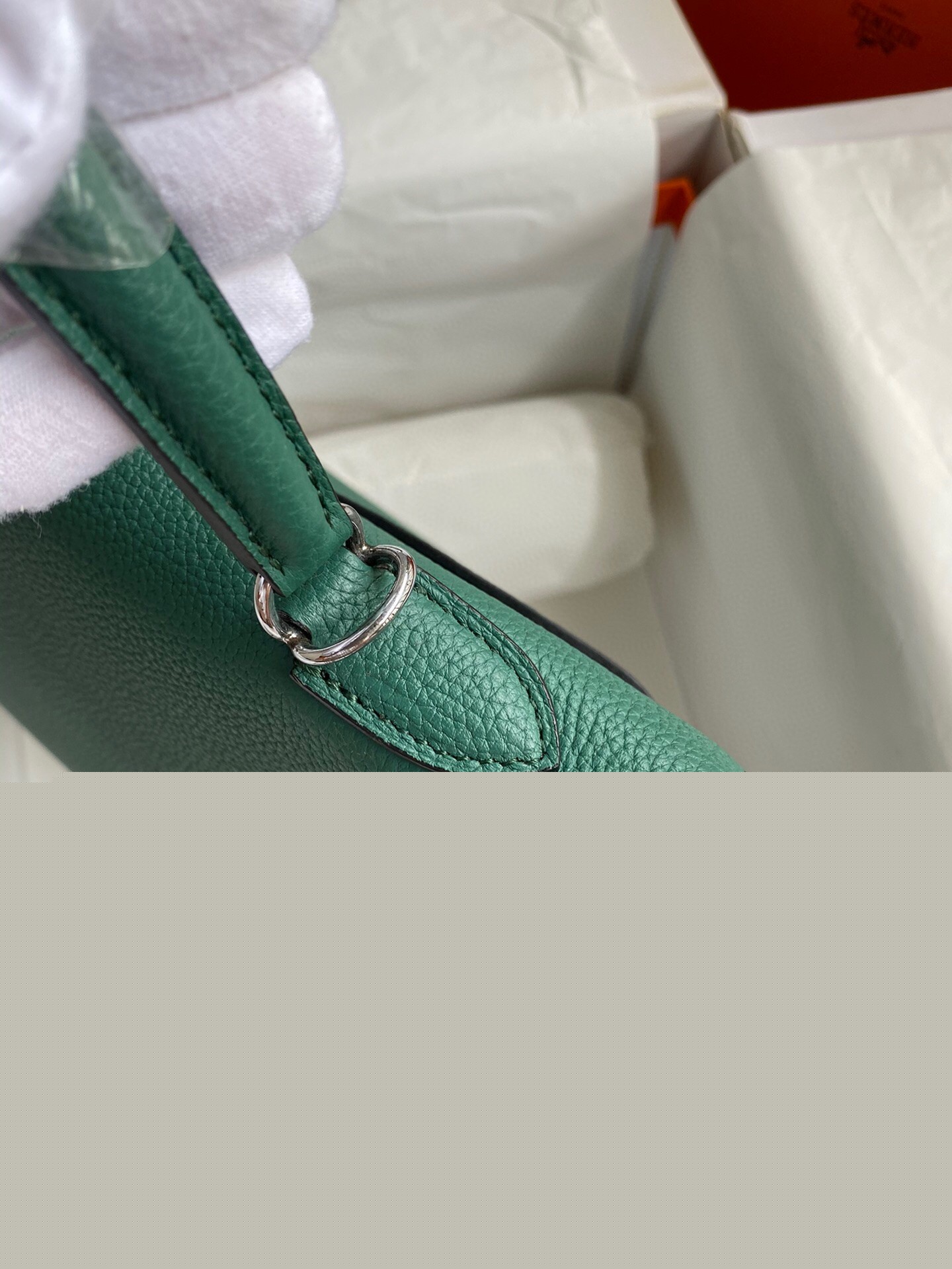 H**mes kelly retourne 32 handmade bag in malachite clemence leather