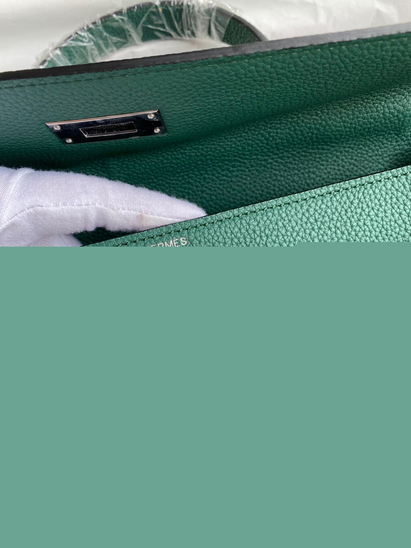 H**mes kelly retourne 32 handmade bag in malachite clemence leather
