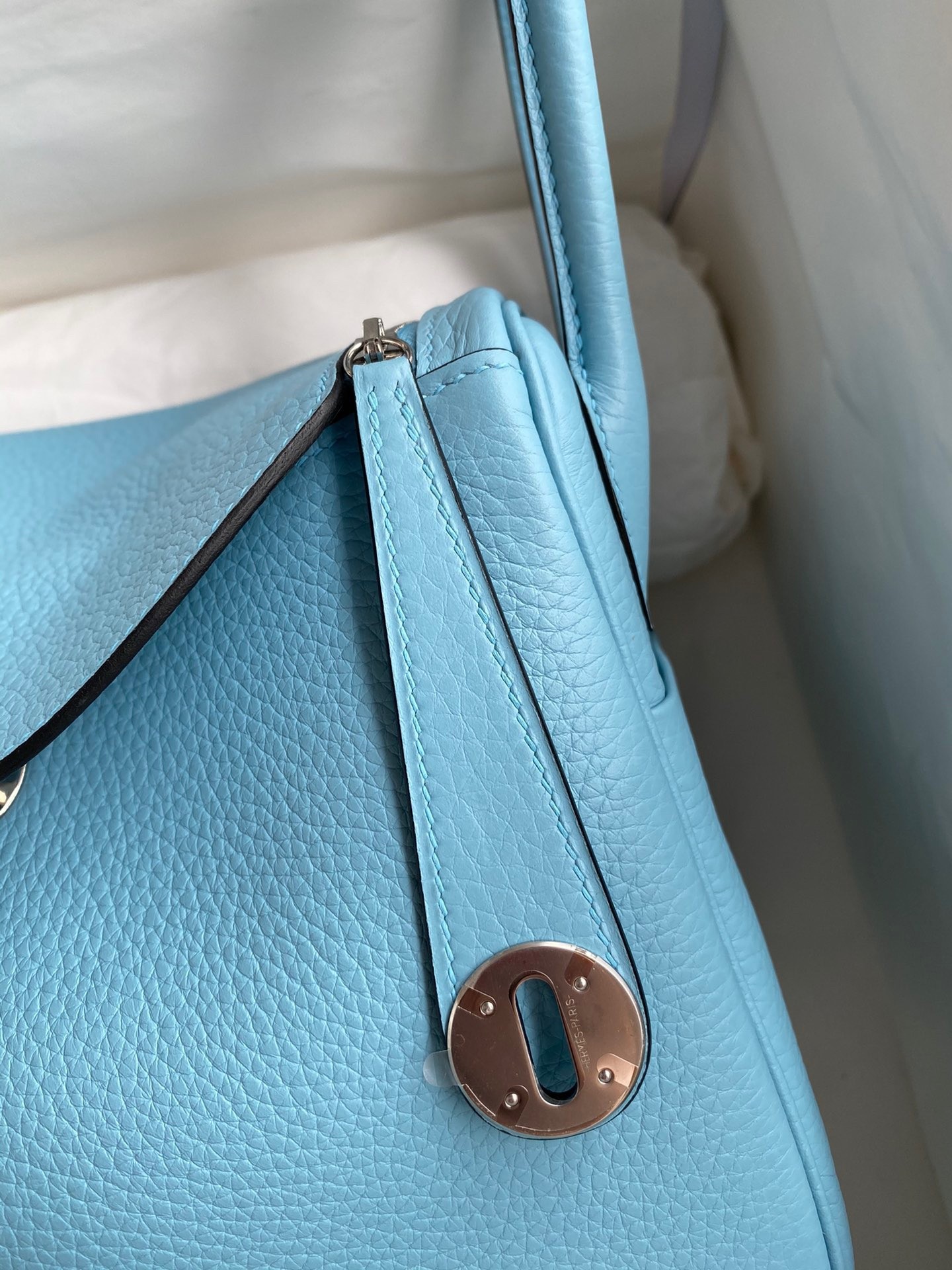 H**mes lindy 26 handmade bag in blue atoll clemence leather