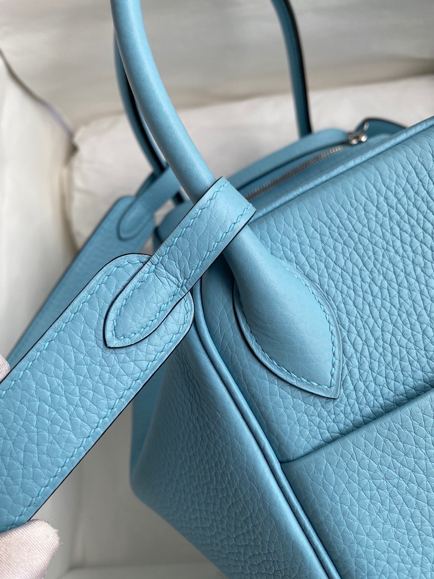 H**mes lindy 26 handmade bag in blue atoll clemence leather