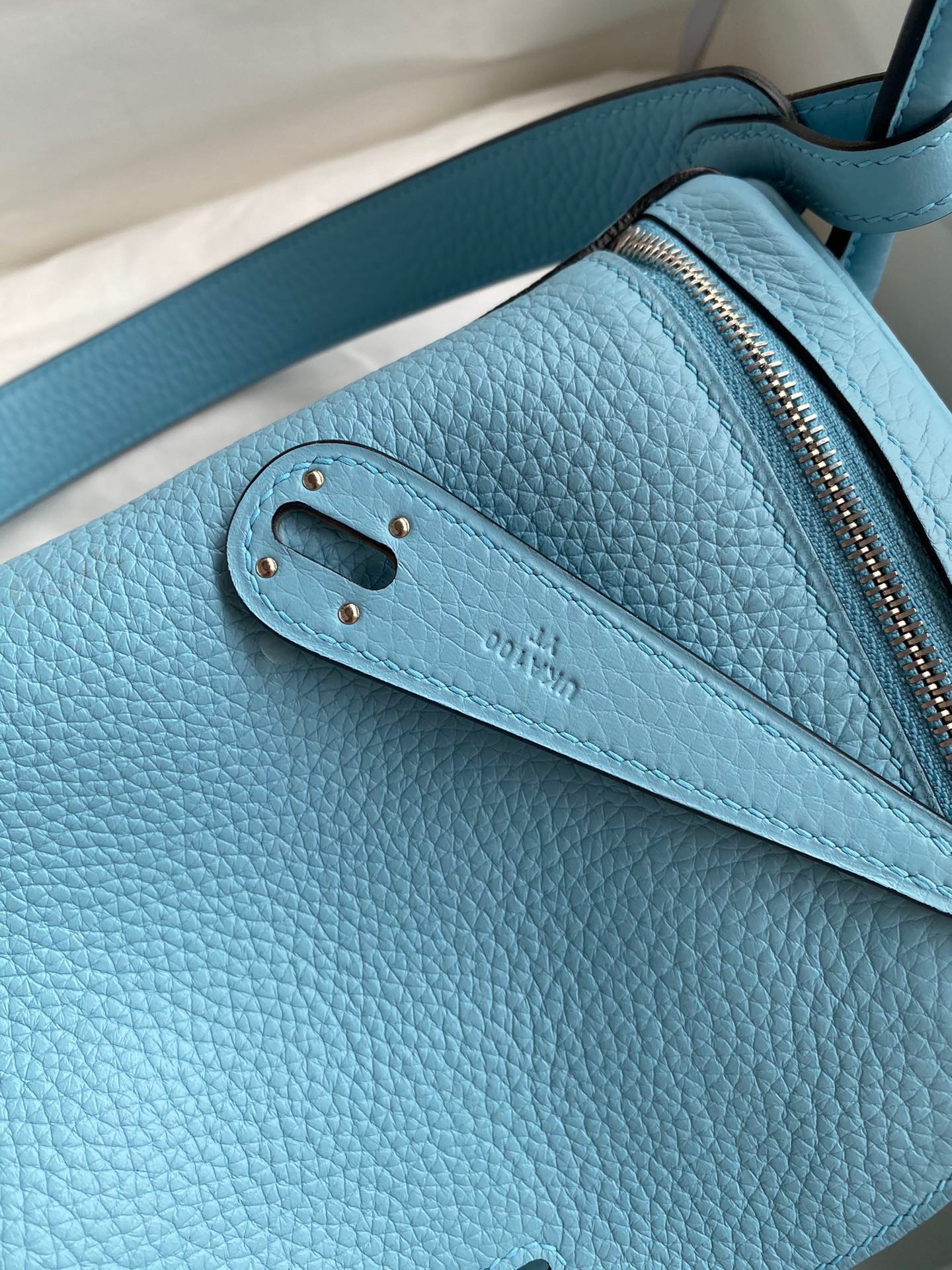 H**mes lindy 26 handmade bag in blue atoll clemence leather