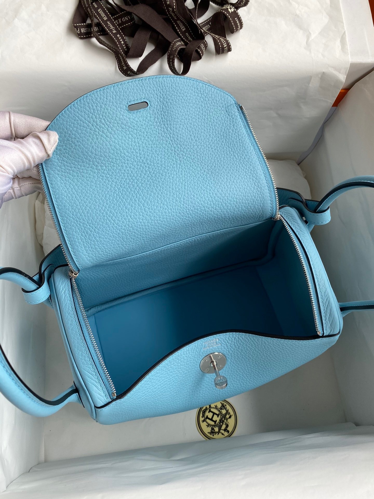 H**mes lindy 26 handmade bag in blue atoll clemence leather