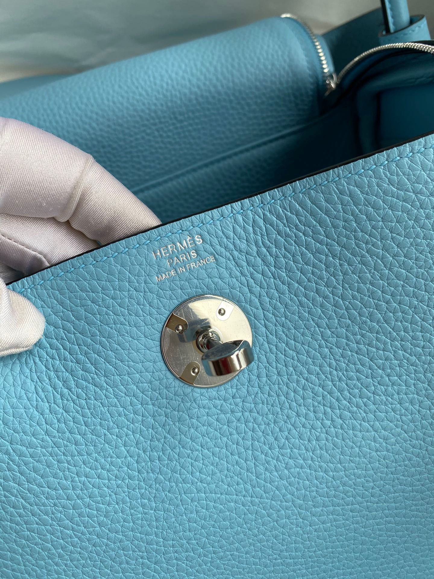 H**mes lindy 26 handmade bag in blue atoll clemence leather