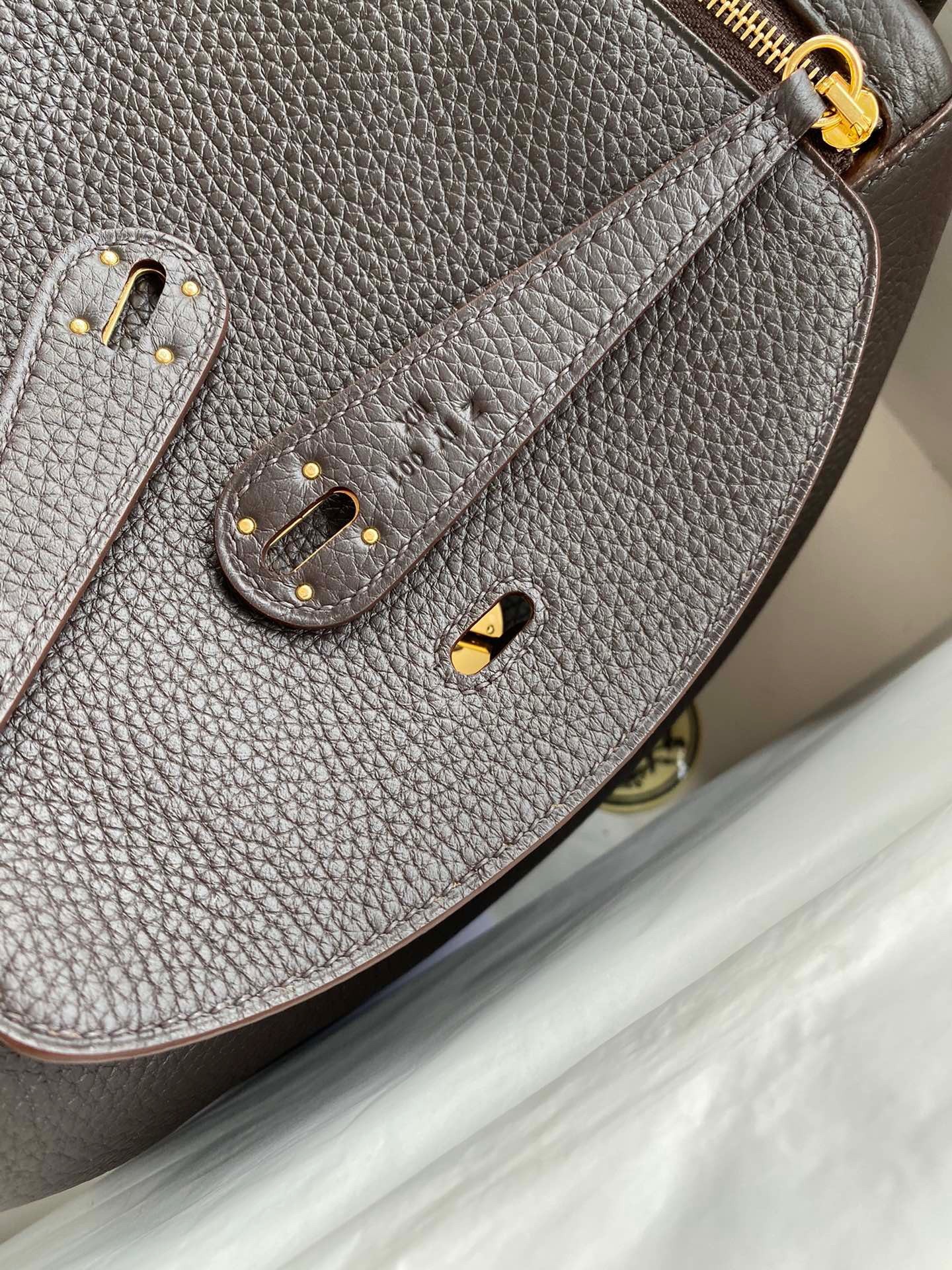 H**mes lindy 26 handmade bag in ebene clemence leather