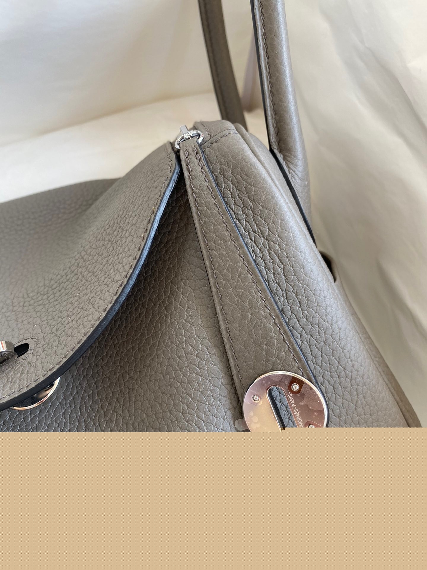 H**mes lindy 26 handmade bag in etain clemence leather