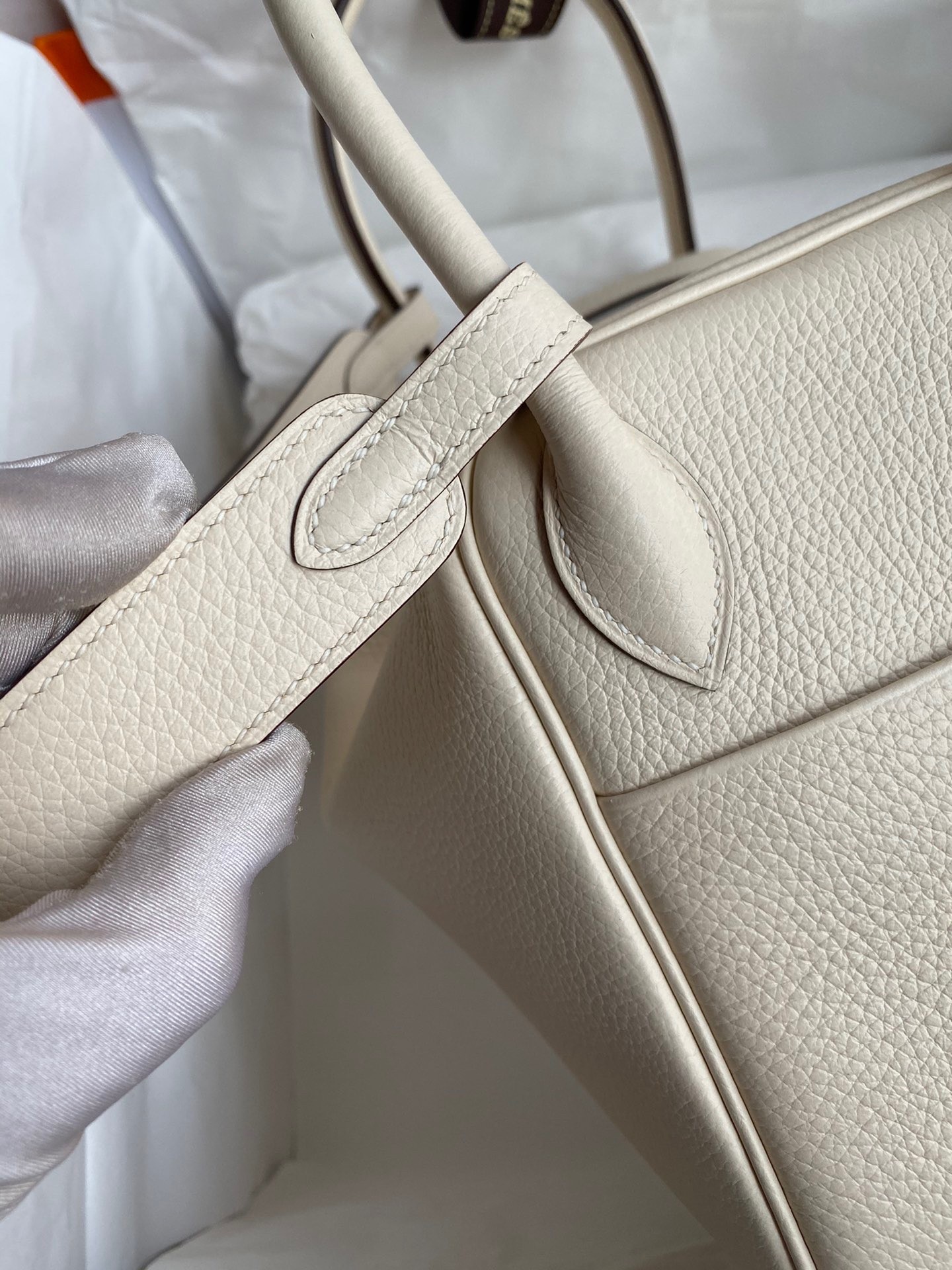 H**mes lindy 26 handmade bag in nata clemence leather