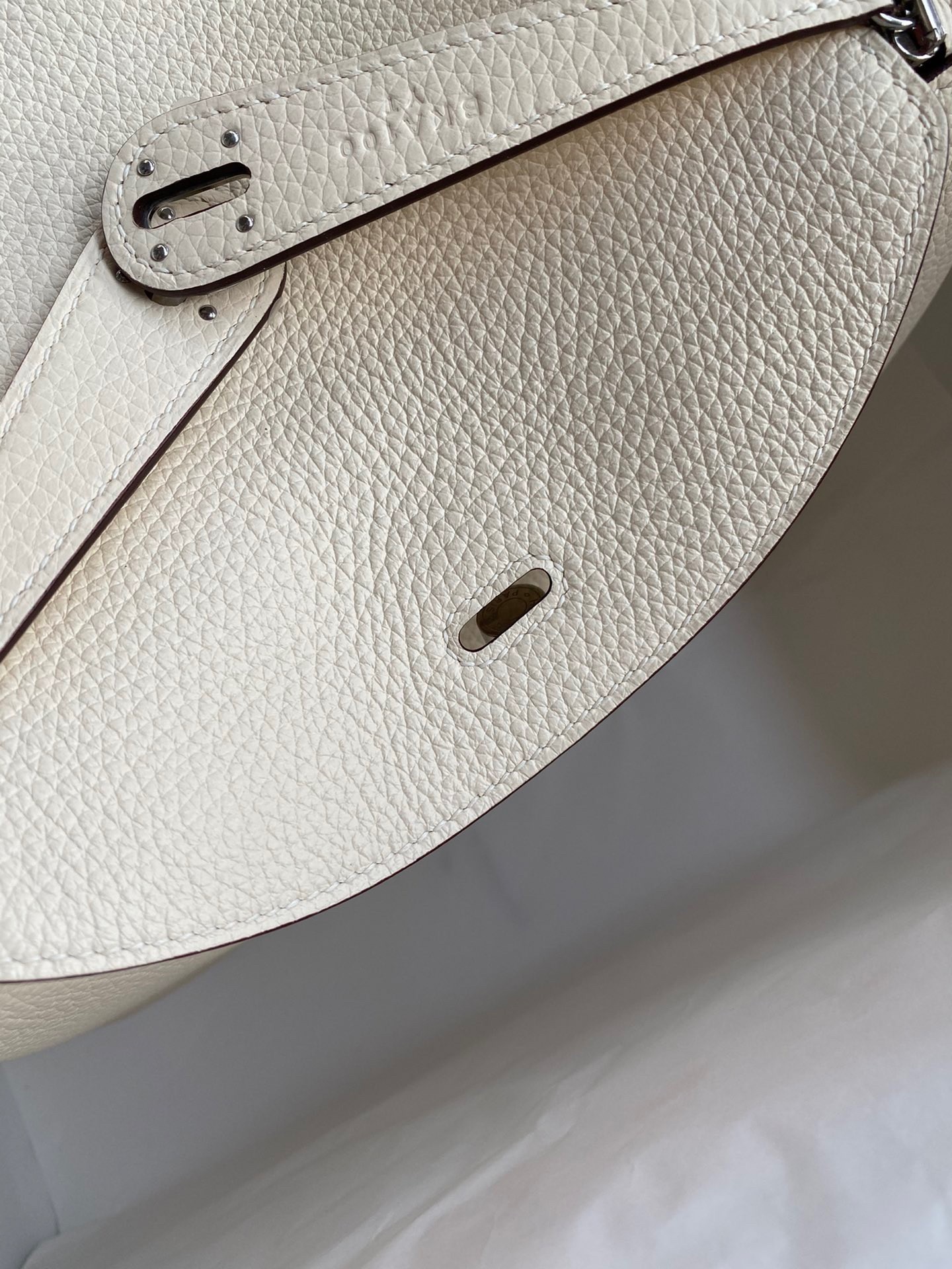 H**mes lindy 26 handmade bag in nata clemence leather