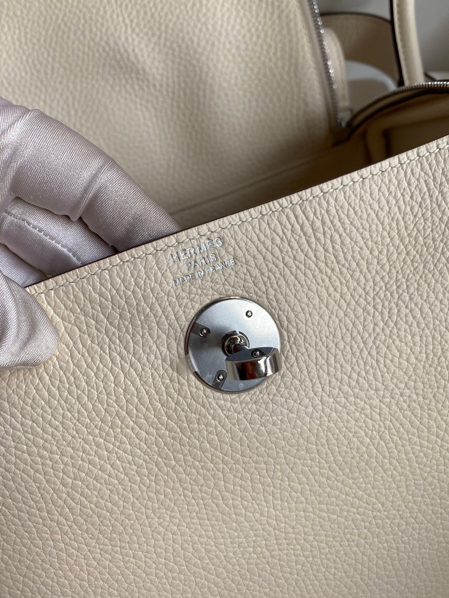H**mes lindy 26 handmade bag in nata clemence leather