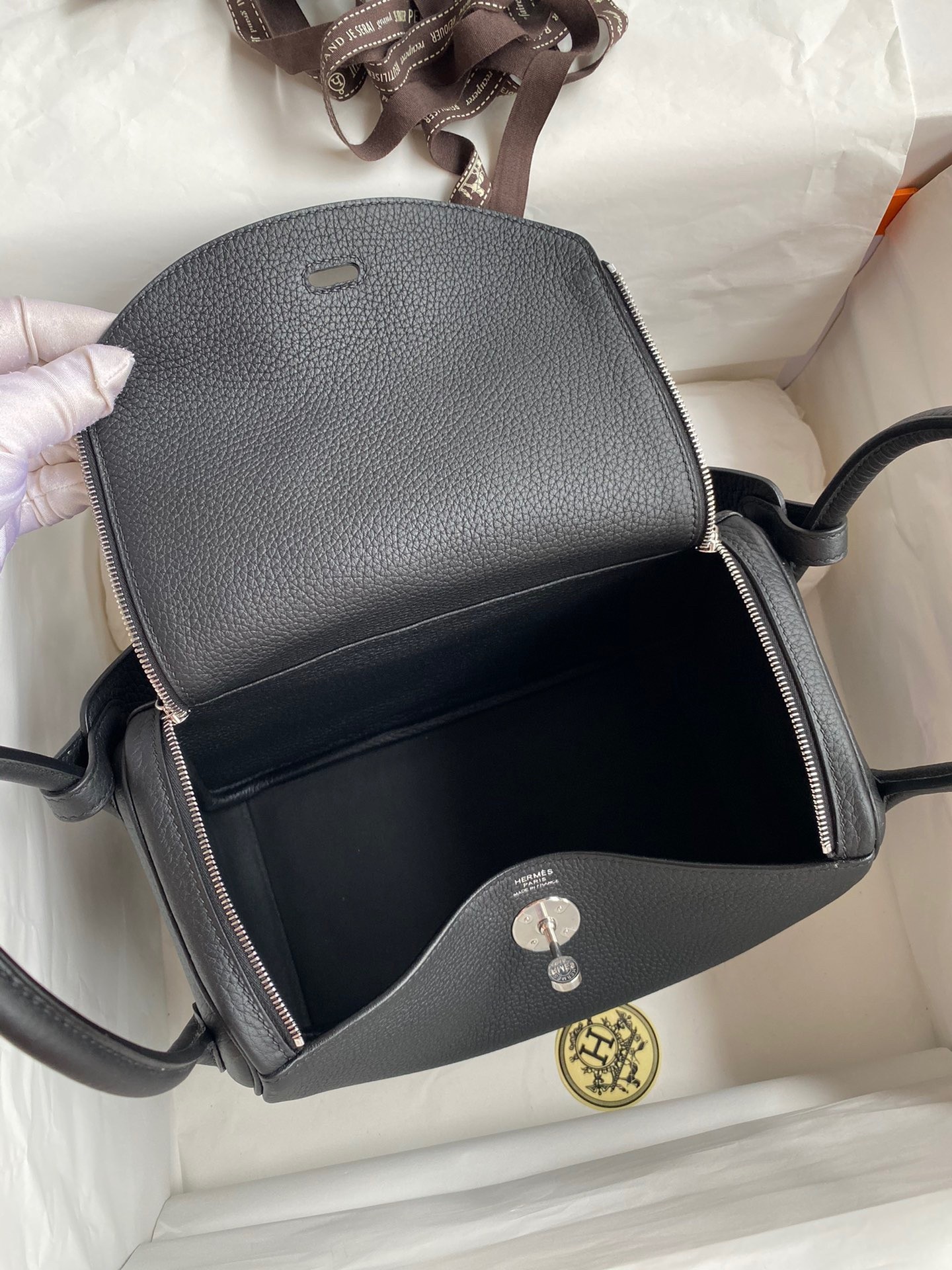 H**mes lindy 26 handmade bag in black clemence leather
