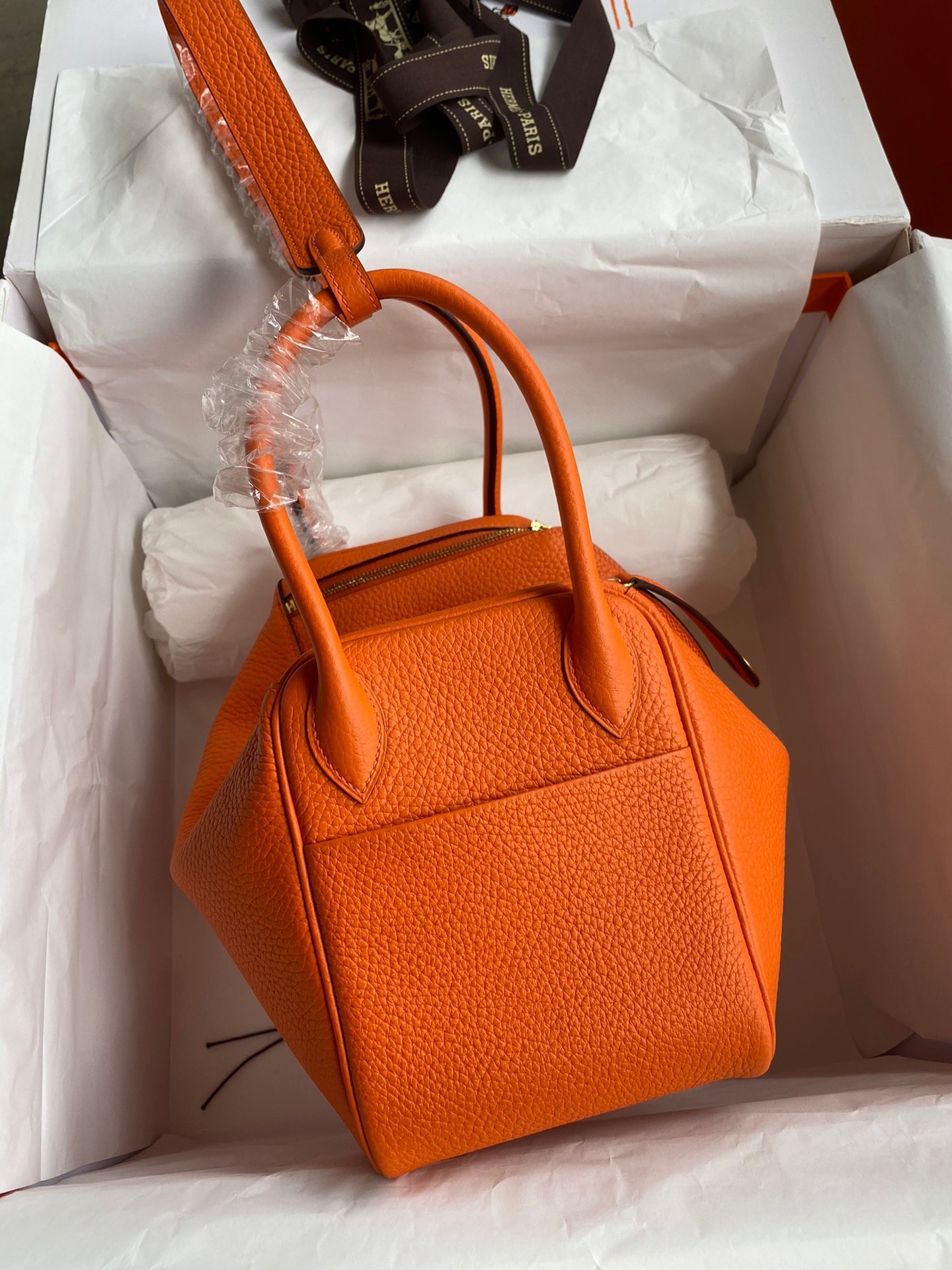 H**mes lindy 26 handmade bag in orange clemence leather