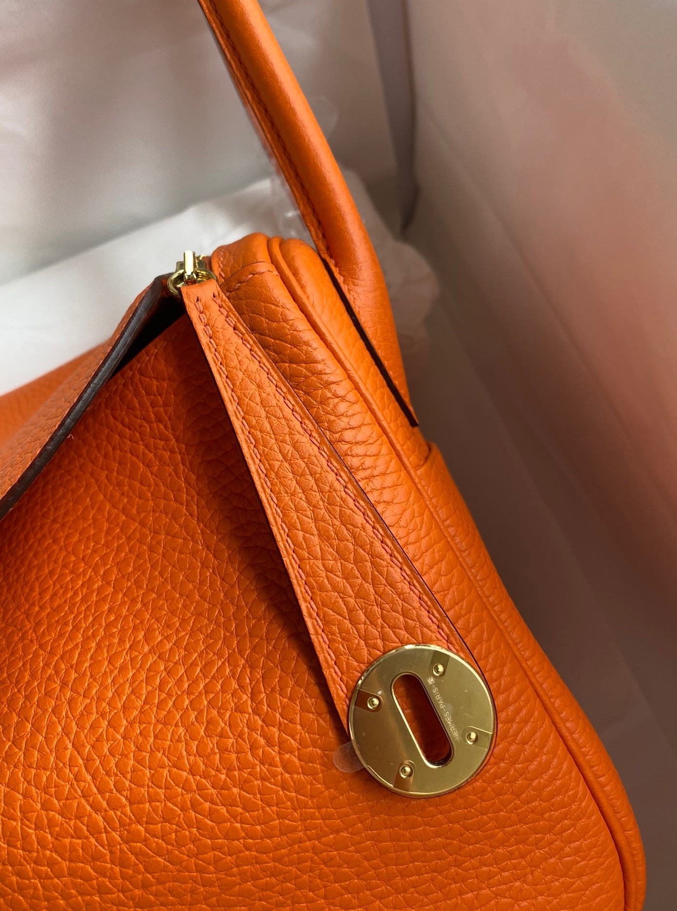 H**mes lindy 26 handmade bag in orange clemence leather