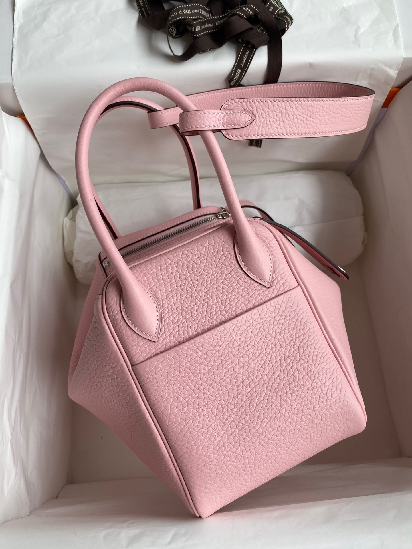 H**mes lindy 26 handmade bag in rose sakura clemence leather