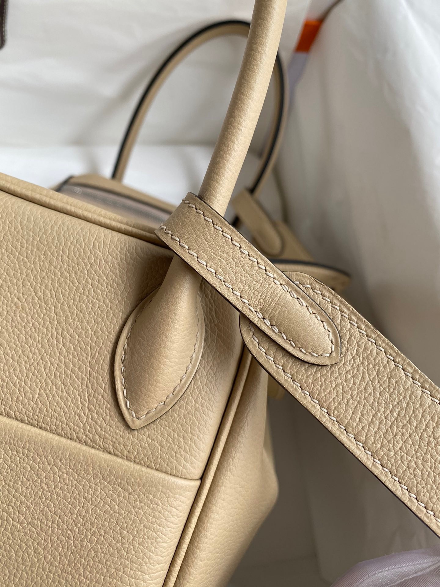 H**mes lindy 26 handmade bag in trench evercolor leather