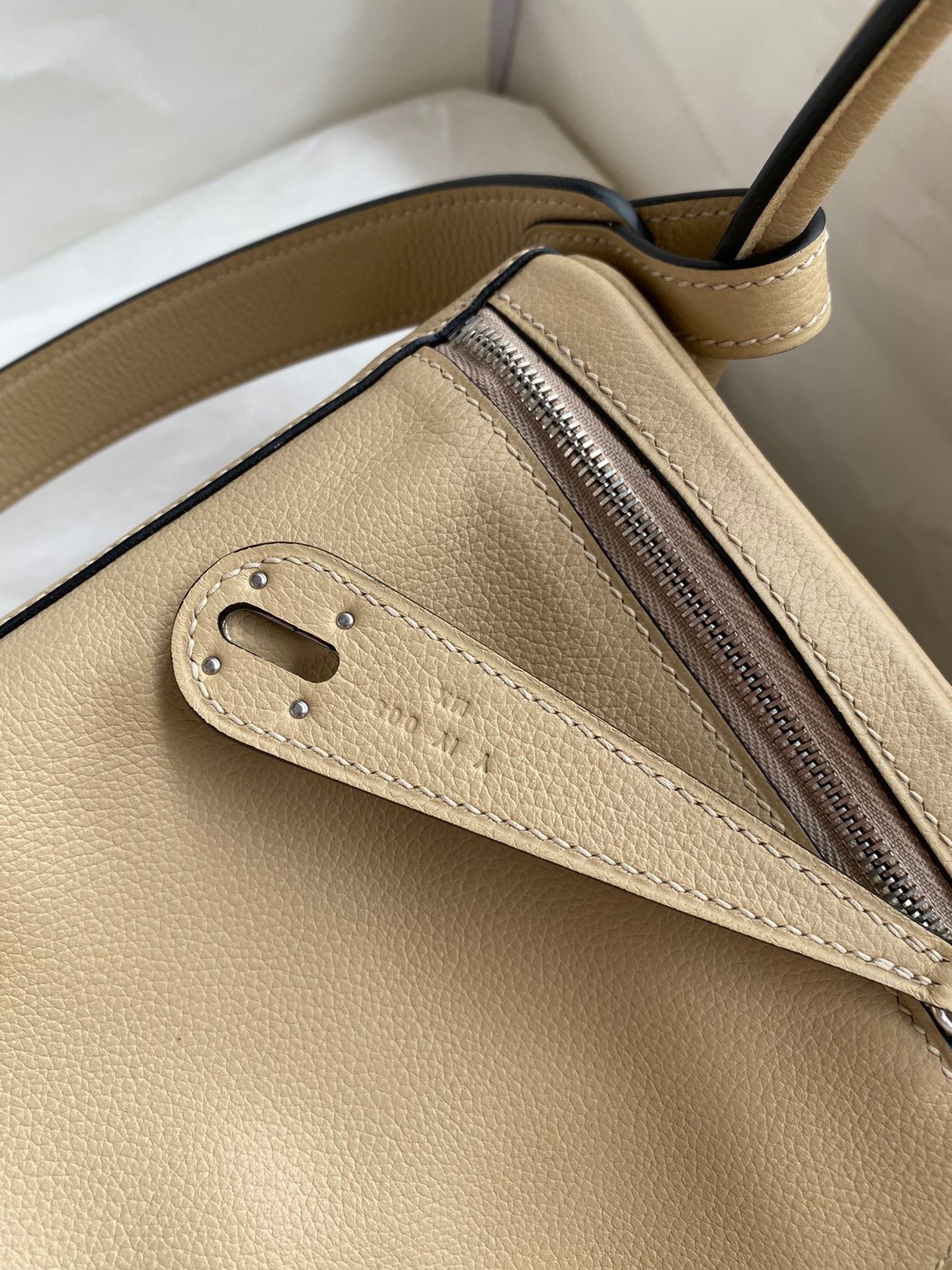 H**mes lindy 26 handmade bag in trench evercolor leather