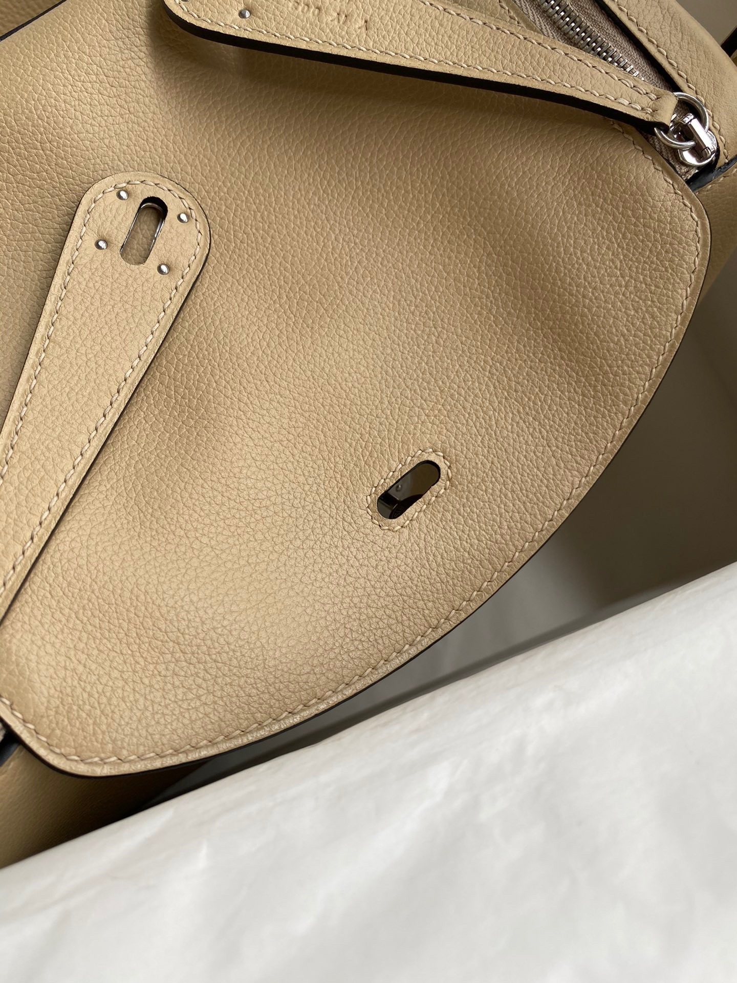H**mes lindy 26 handmade bag in trench evercolor leather
