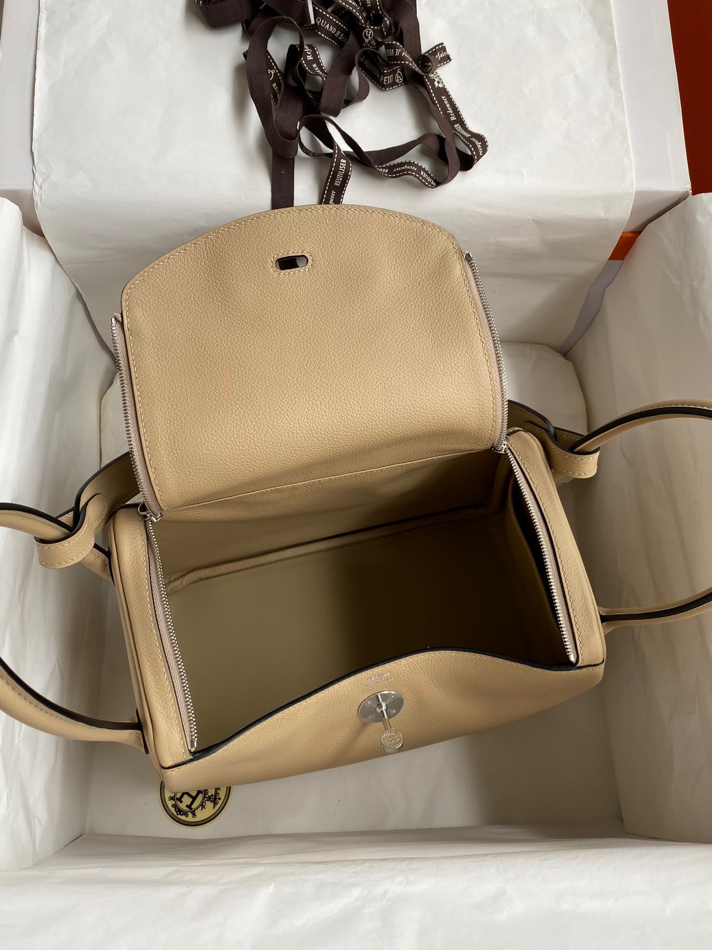 H**mes lindy 26 handmade bag in trench evercolor leather