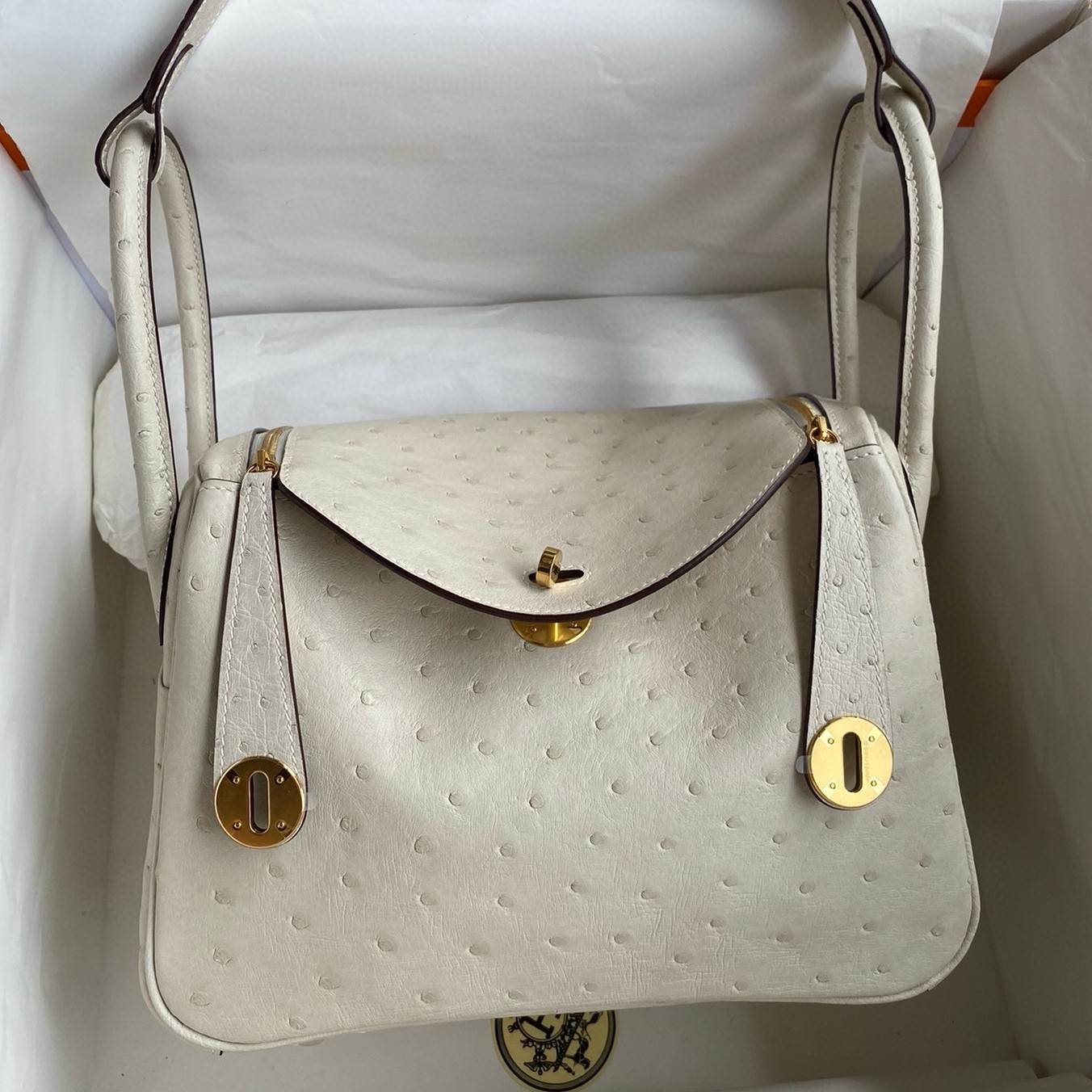 H**mes lindy 26 handmade bag in craie ostrich leather