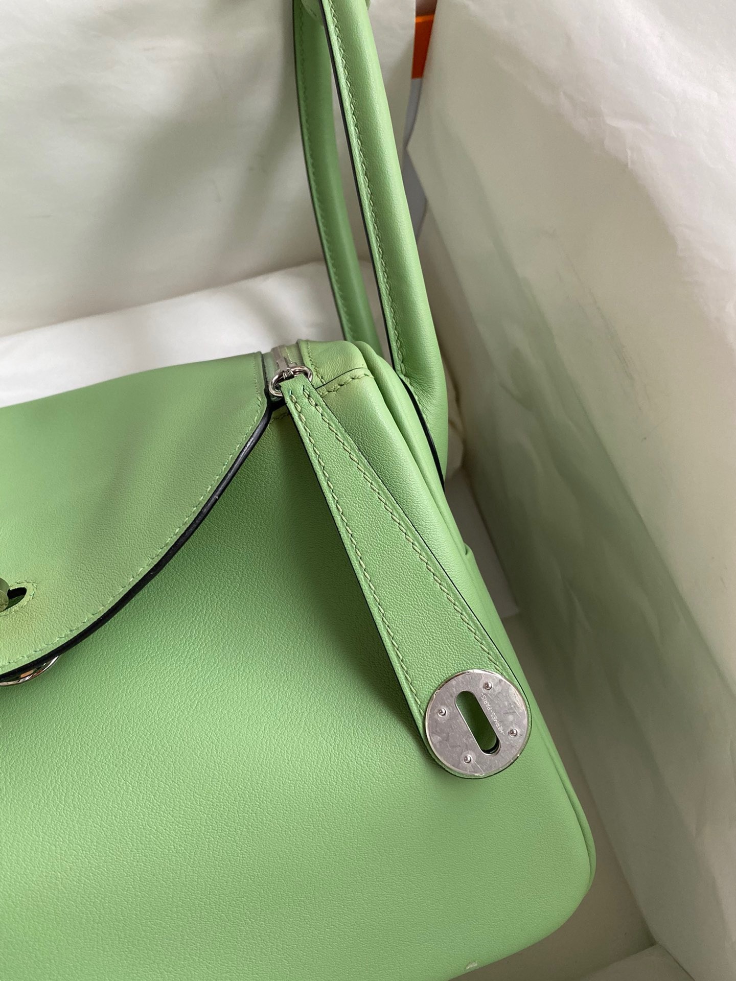 H**mes lindy 26 handmade bag in vert cypres swift calfskin