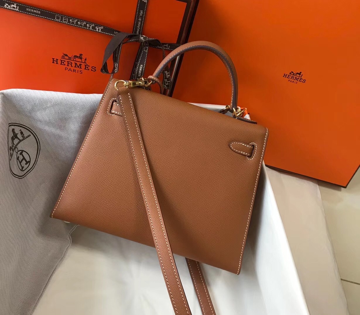 H**mes kelly 25cm sellier bag in gold epsom leather