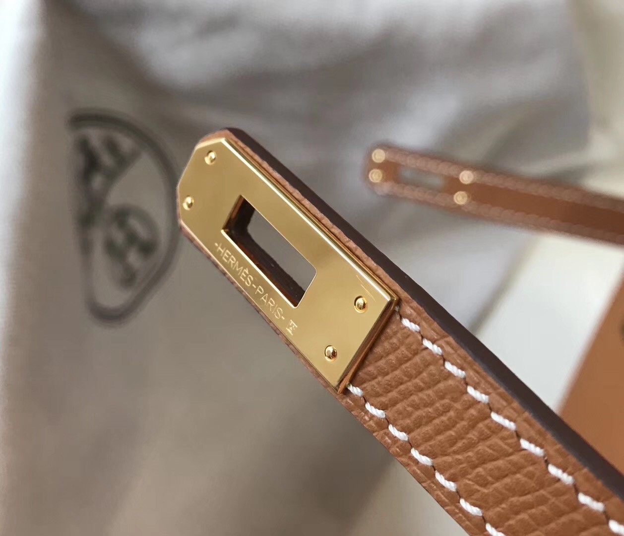 H**mes kelly 25cm sellier bag in gold epsom leather