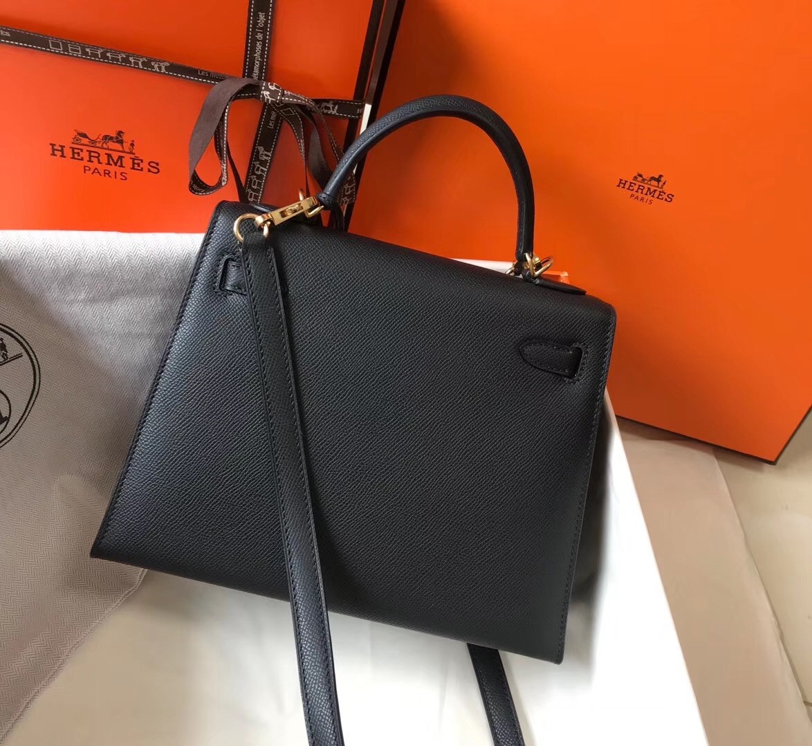 H**mes kelly 25cm sellier bag in black epsom leather