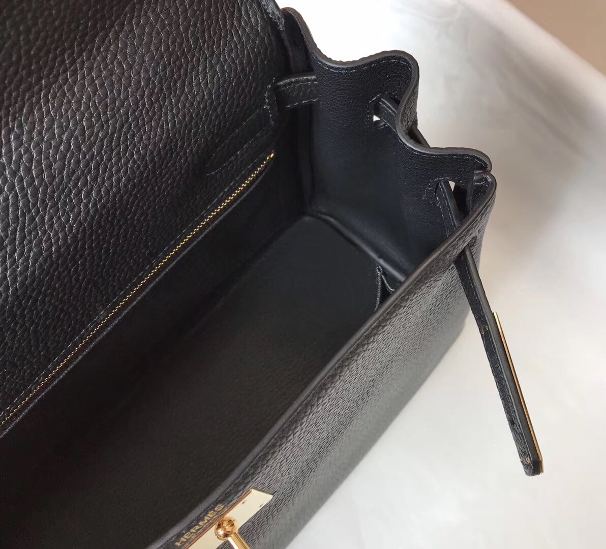 H**mes kelly 28cm retourne bag in black clemence leather