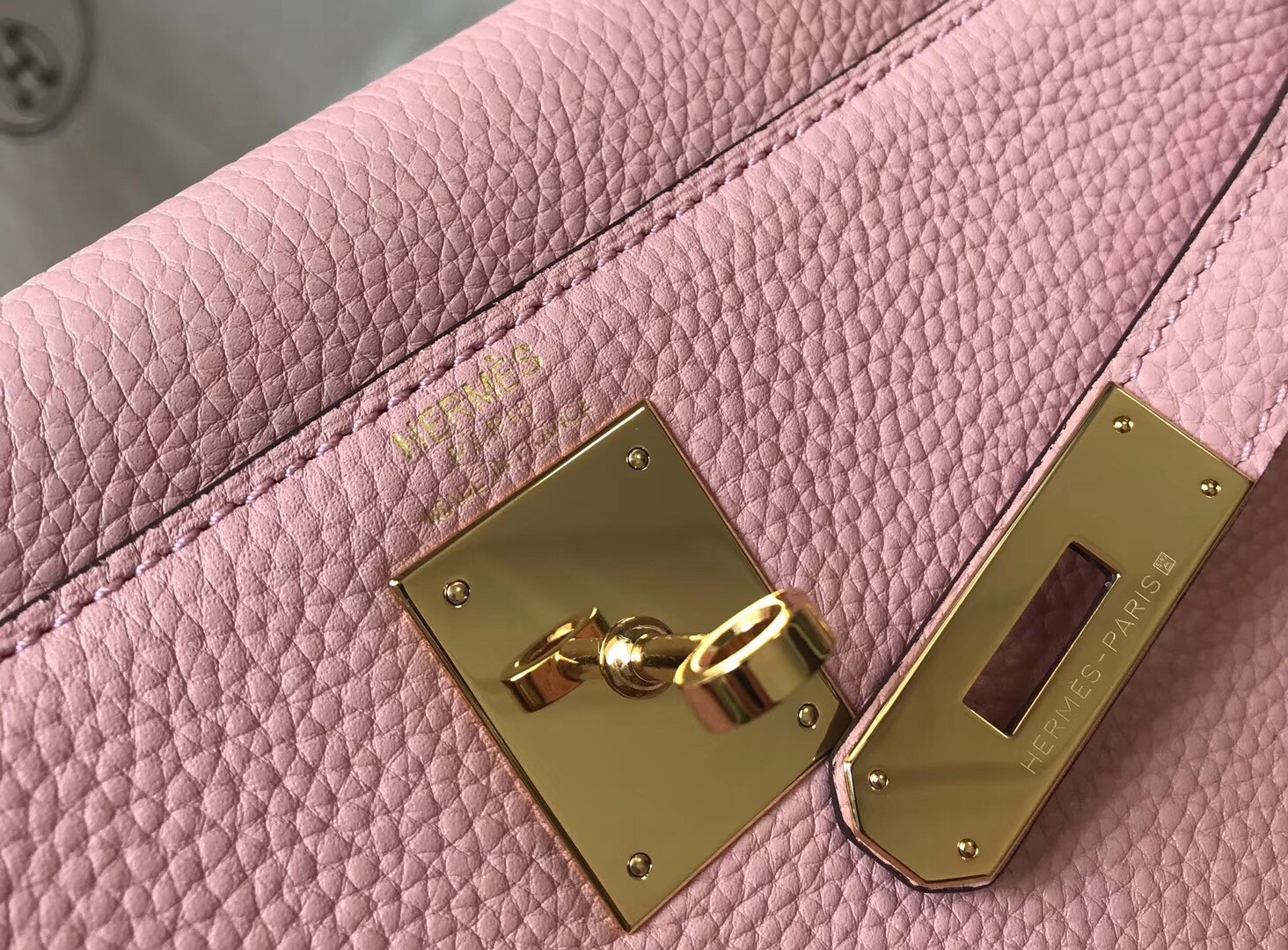 H**mes kelly 28cm retourne bag in pink clemence leather