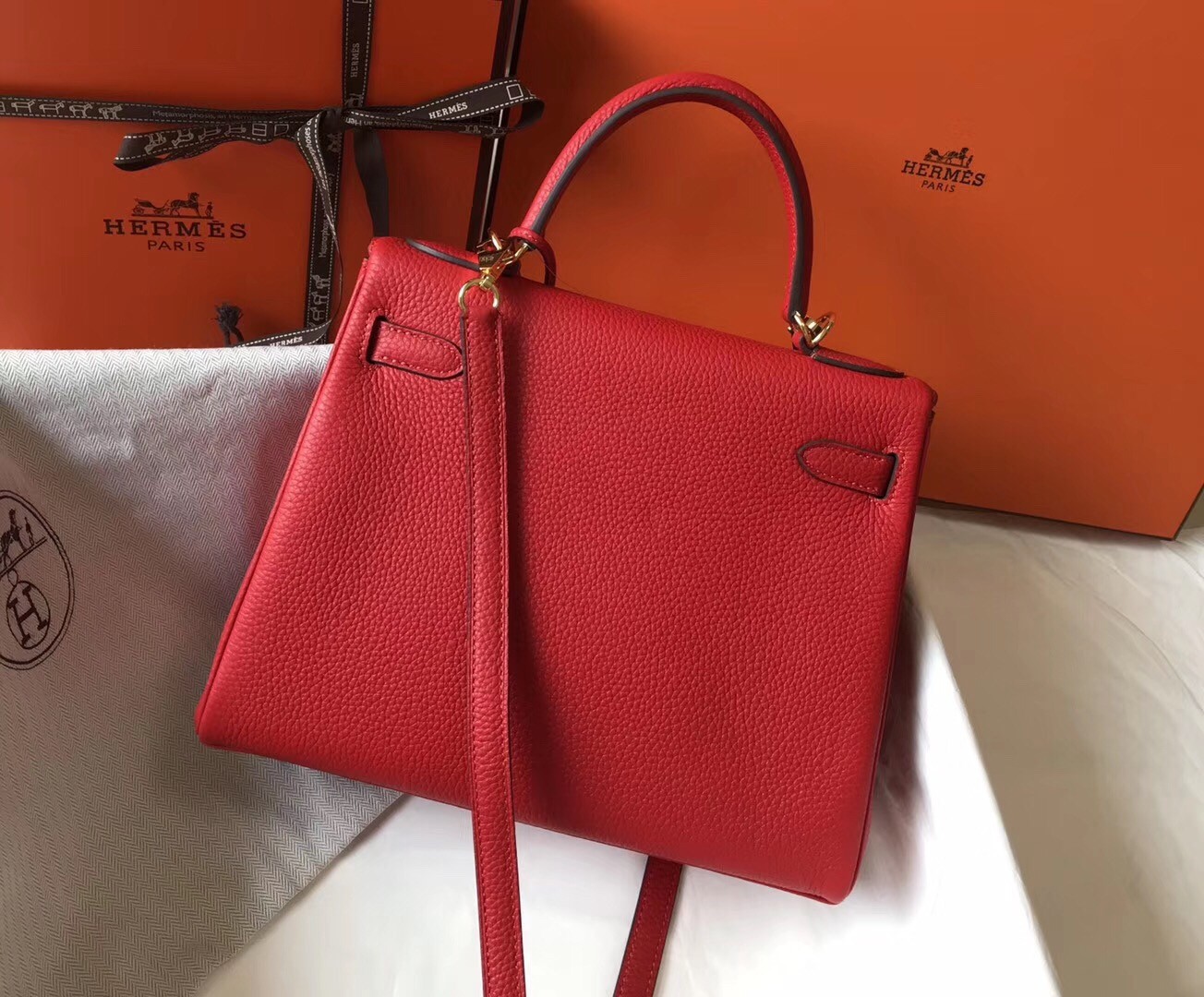H**mes kelly 28cm retourne bag in red clemence leather
