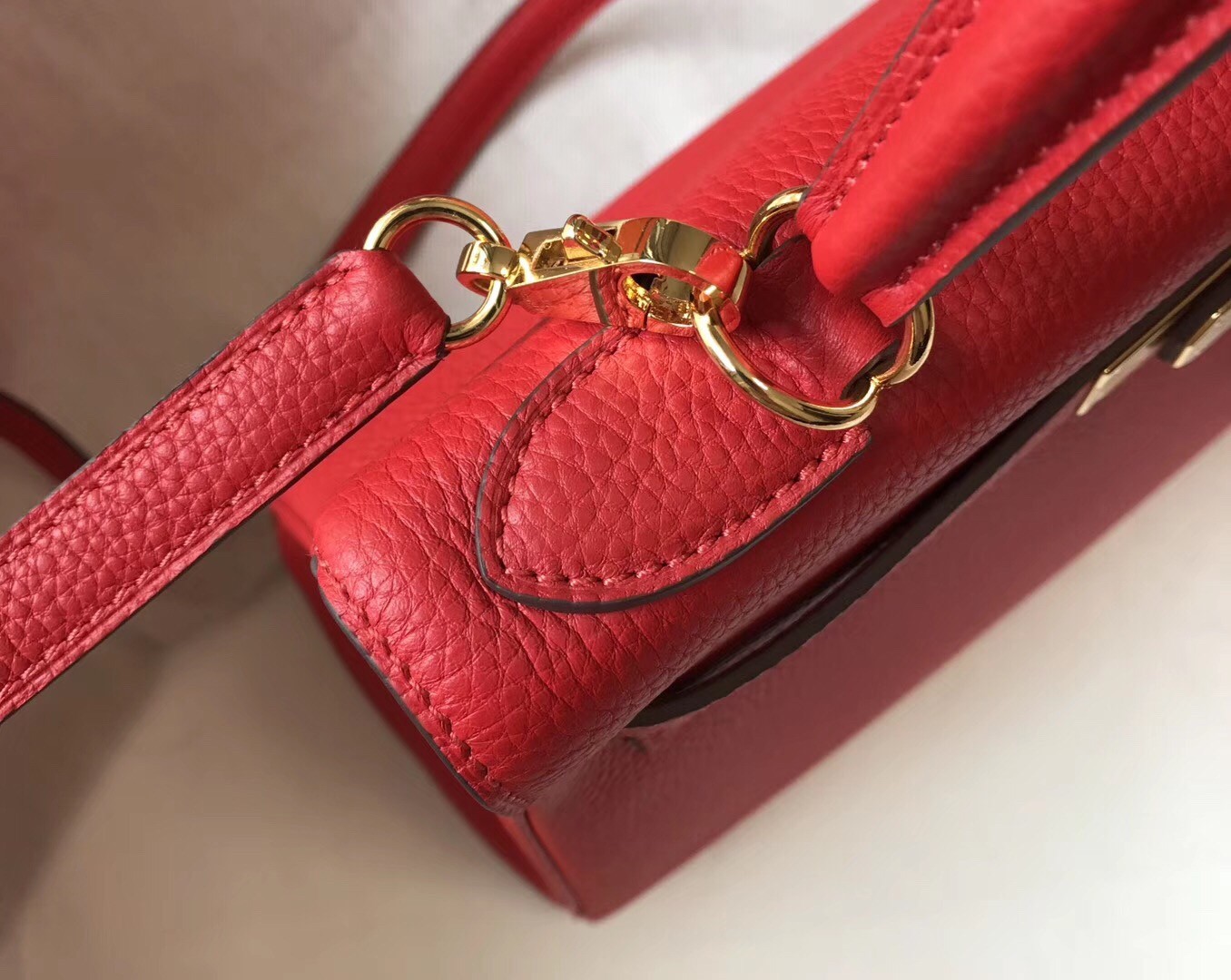 H**mes kelly 28cm retourne bag in red clemence leather