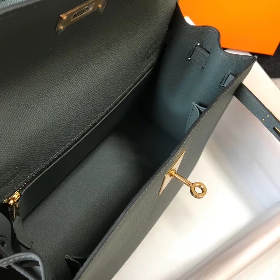 H**mes kelly 28cm sellier bag in vert amande epsom leather