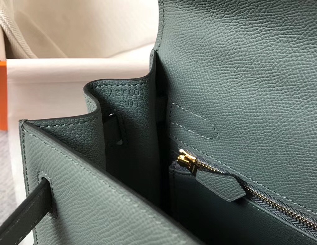 H**mes kelly 28cm sellier bag in vert amande epsom leather