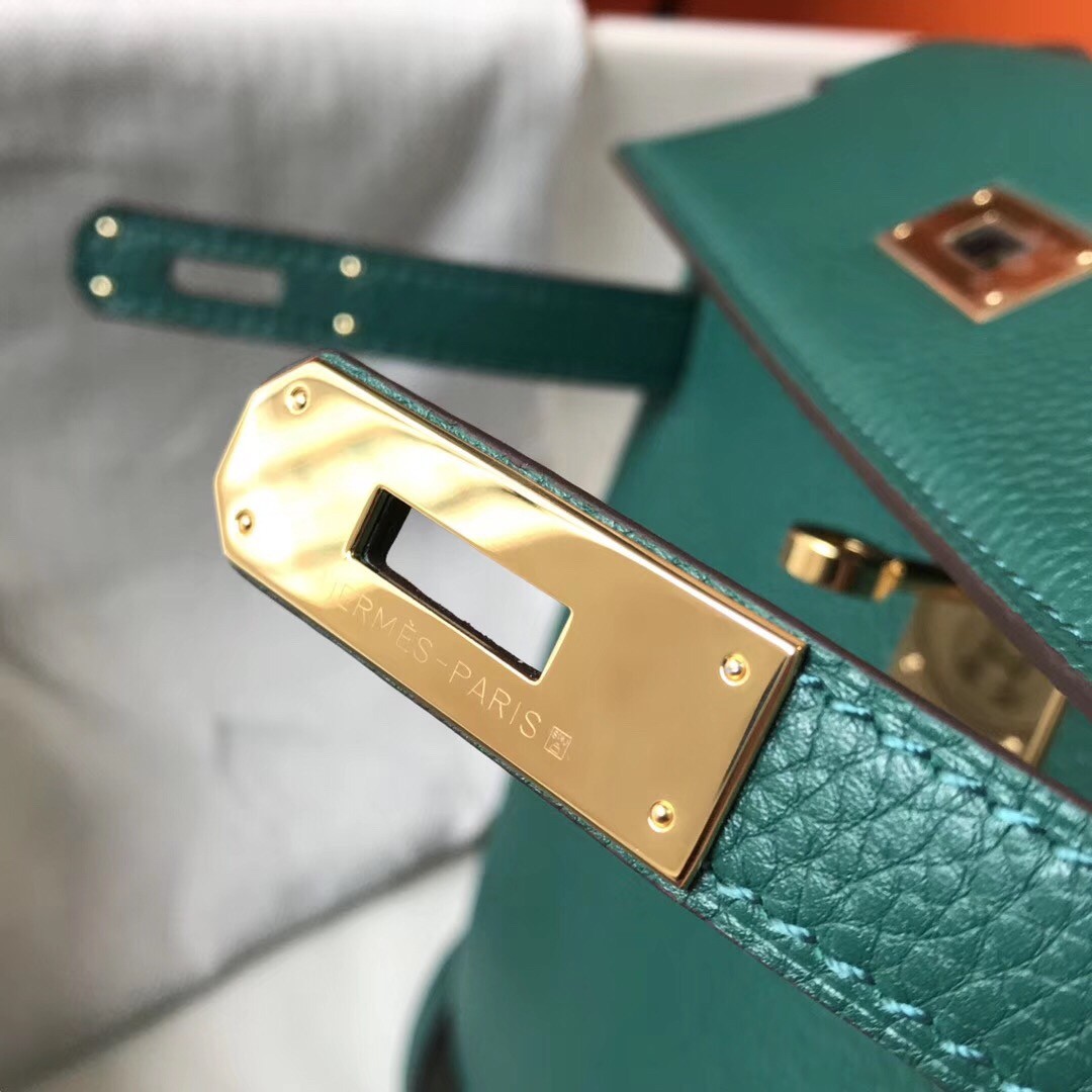 H**mes kelly 32cm retourne bag in malachite clemence leather