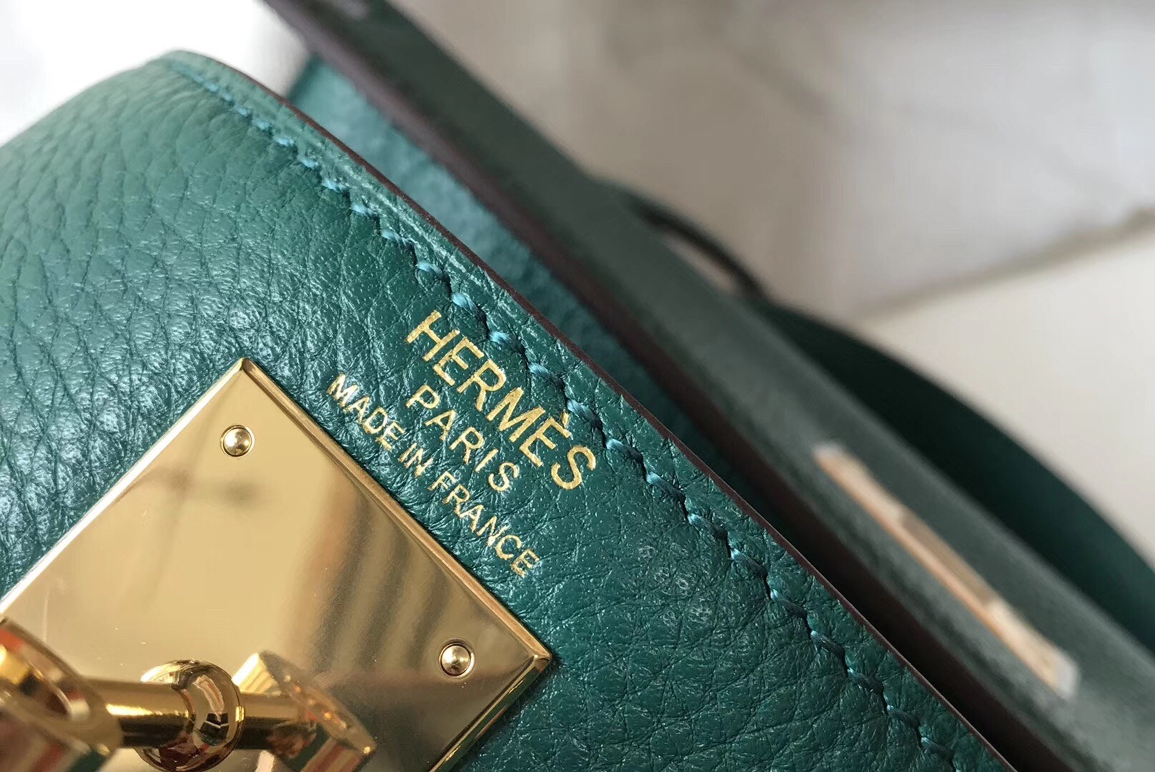 H**mes kelly 32cm retourne bag in malachite clemence leather