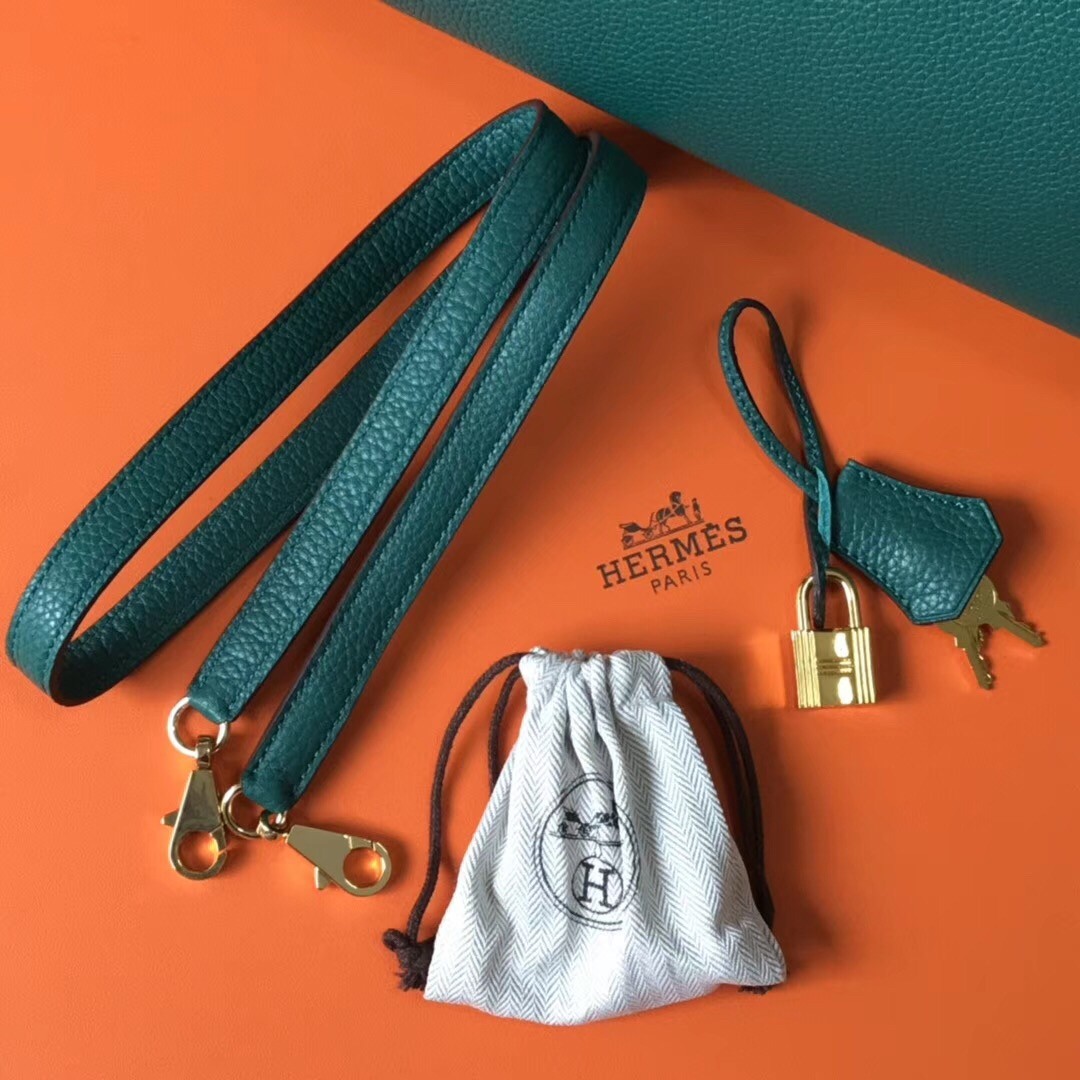 H**mes kelly 32cm retourne bag in malachite clemence leather