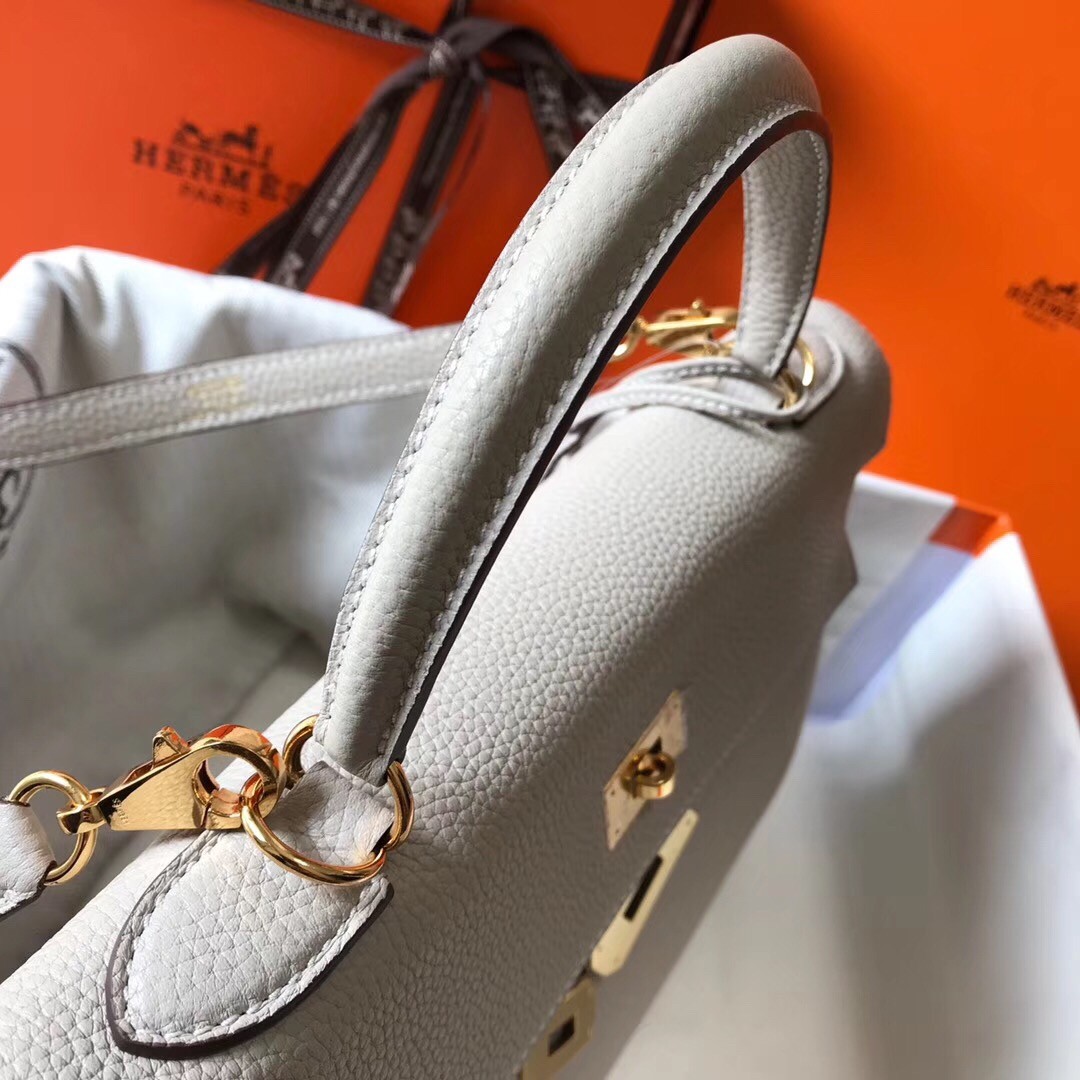 H**mes kelly 32cm retourne bag in pearl grey clemence leather