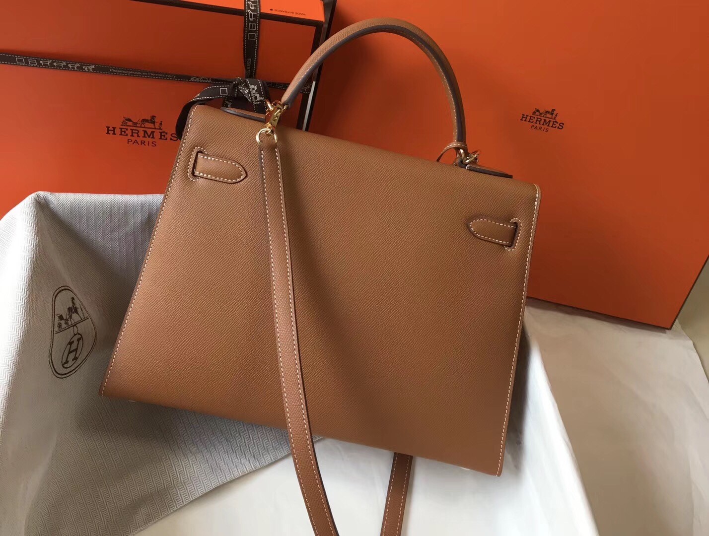 H**mes kelly 32cm sellier bag in gold epsom leather