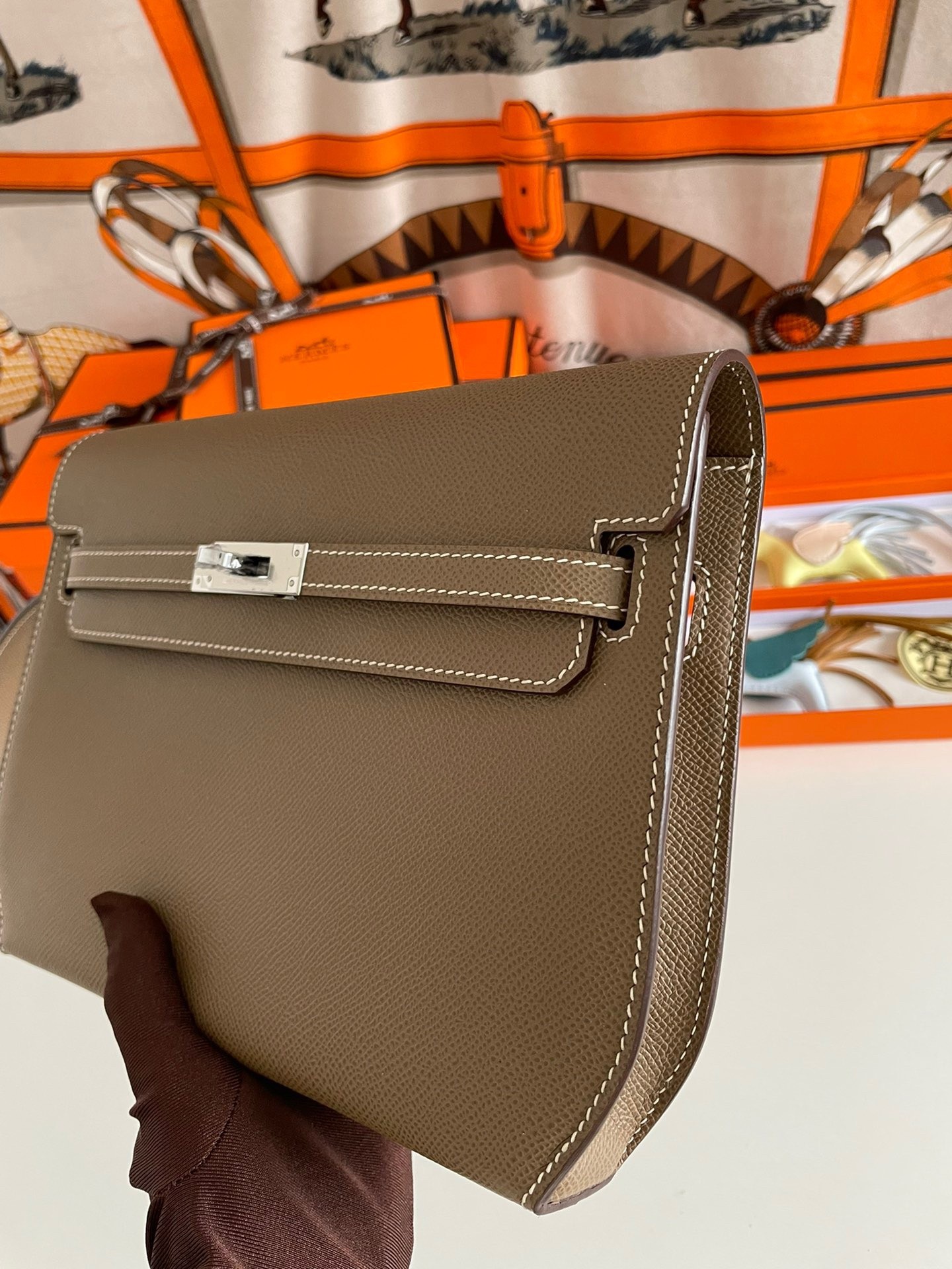 H**mes kelly depeches 25 pouch in taupe epsom calfskin