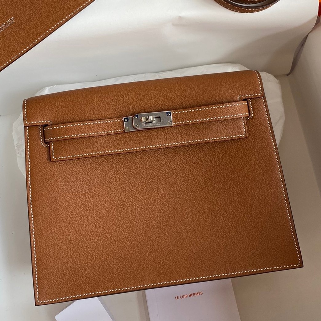 H**mes kelly danse ii handmade bag in gold evercolor calfskin