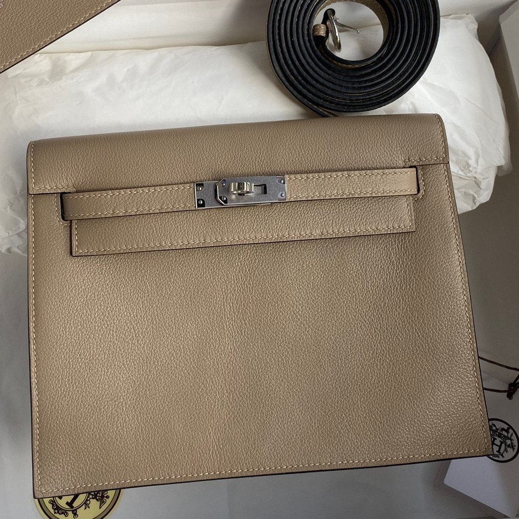H**mes kelly danse ii handmade bag in gris tourterelle evercolor calfskin