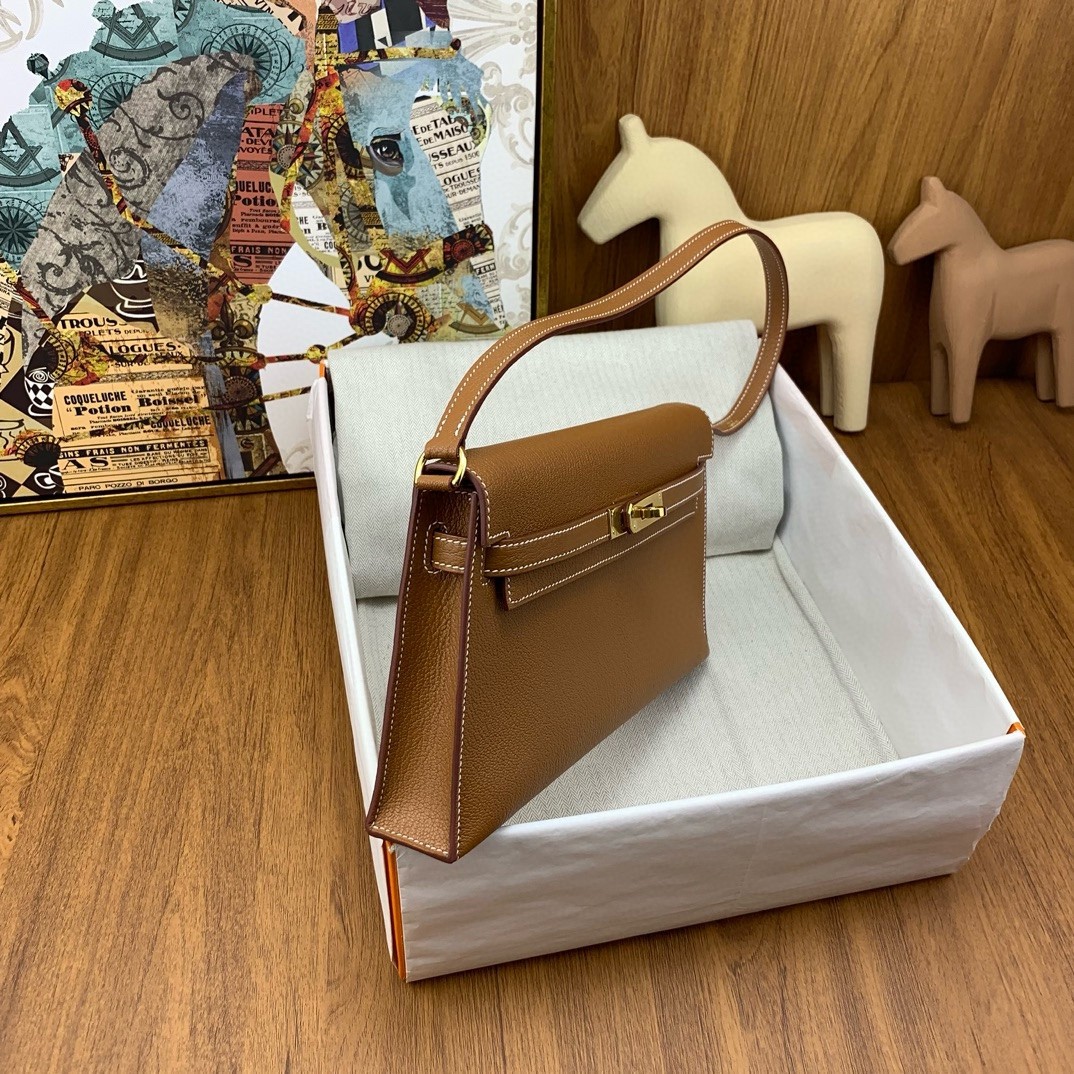 H**mes kelly elan handmade bag in gold chevre mysore leather