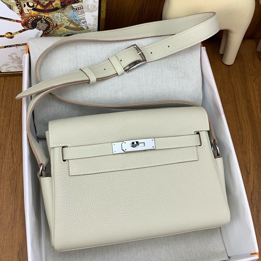 H**mes kelly messenger bag in craie clemence leather