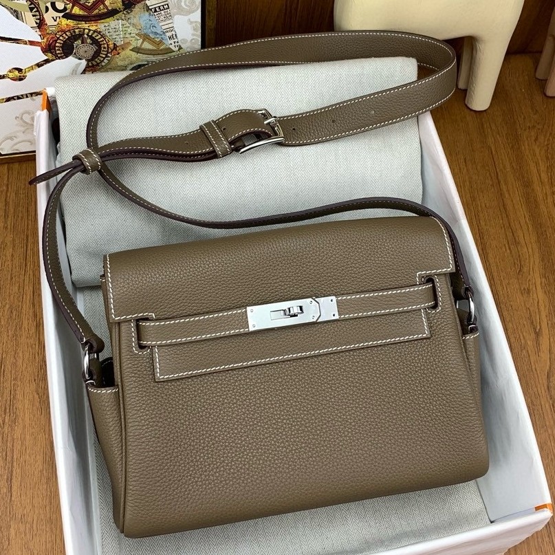 H**mes kelly messenger bag in taupe clemence leather