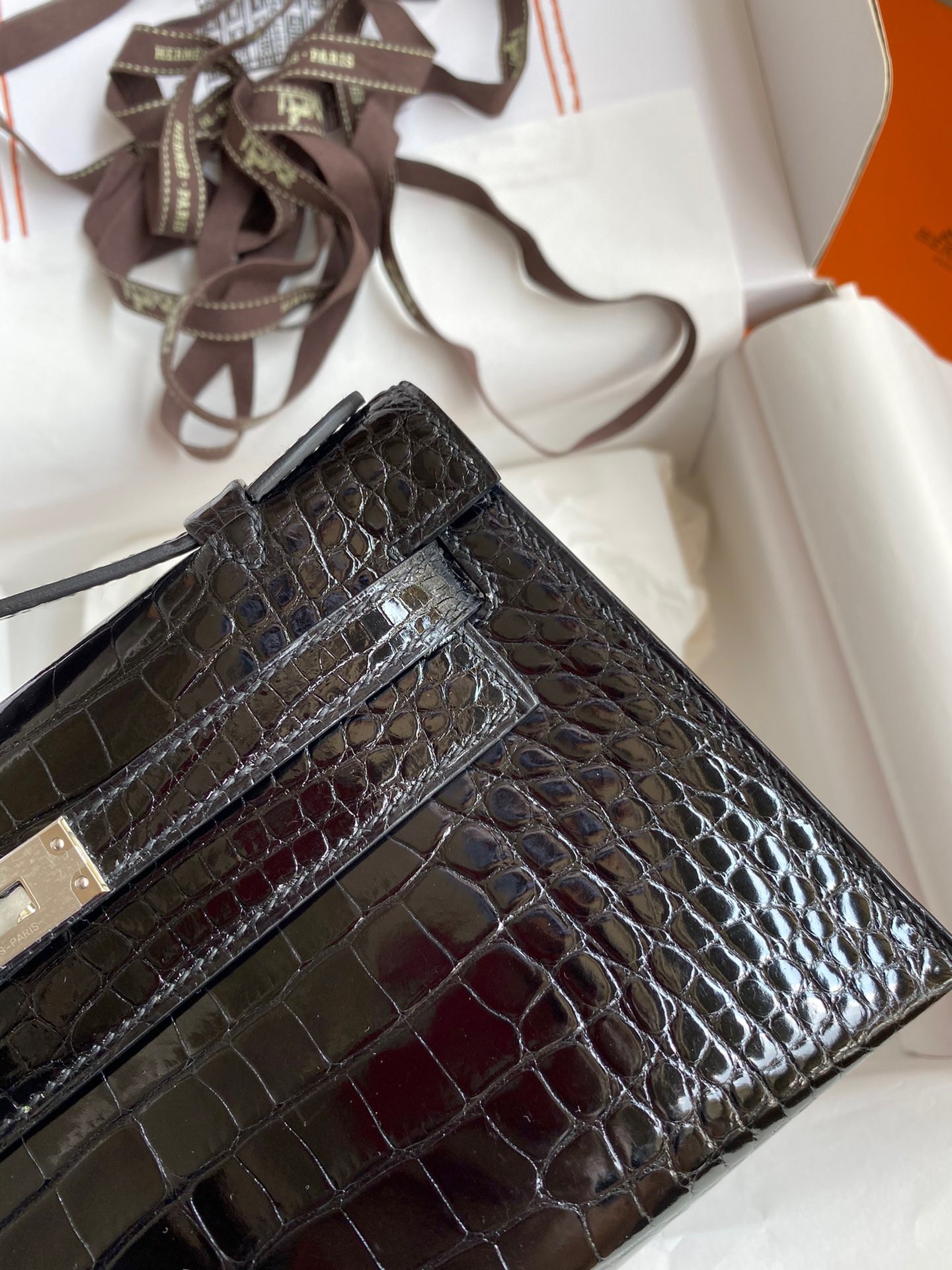 H**mes kelly pochette handmade bag in black shiny alligator leather