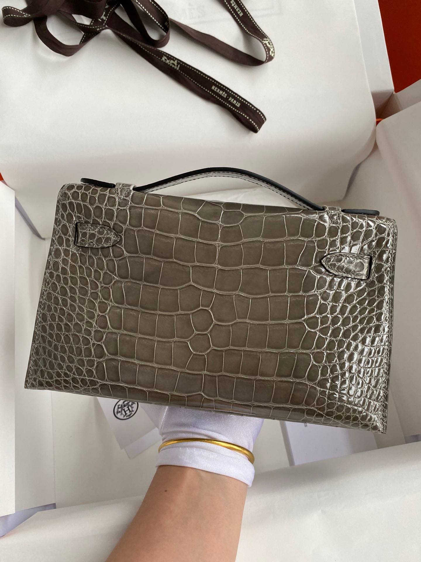 H**mes kelly pochette handmade bag in taupe shiny alligator leather