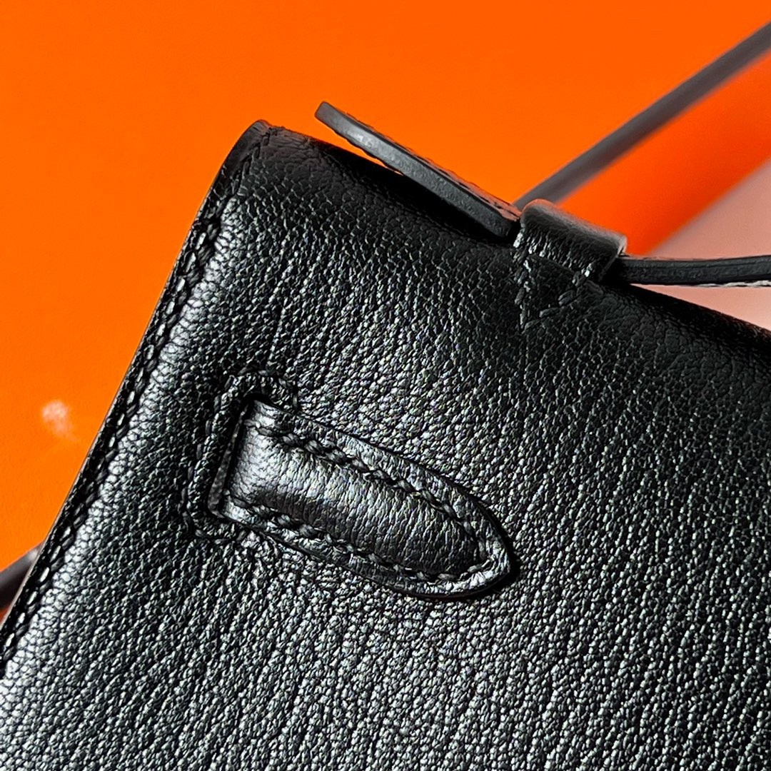 H**mes kelly pochette handmade bag in black chevre mysore leather