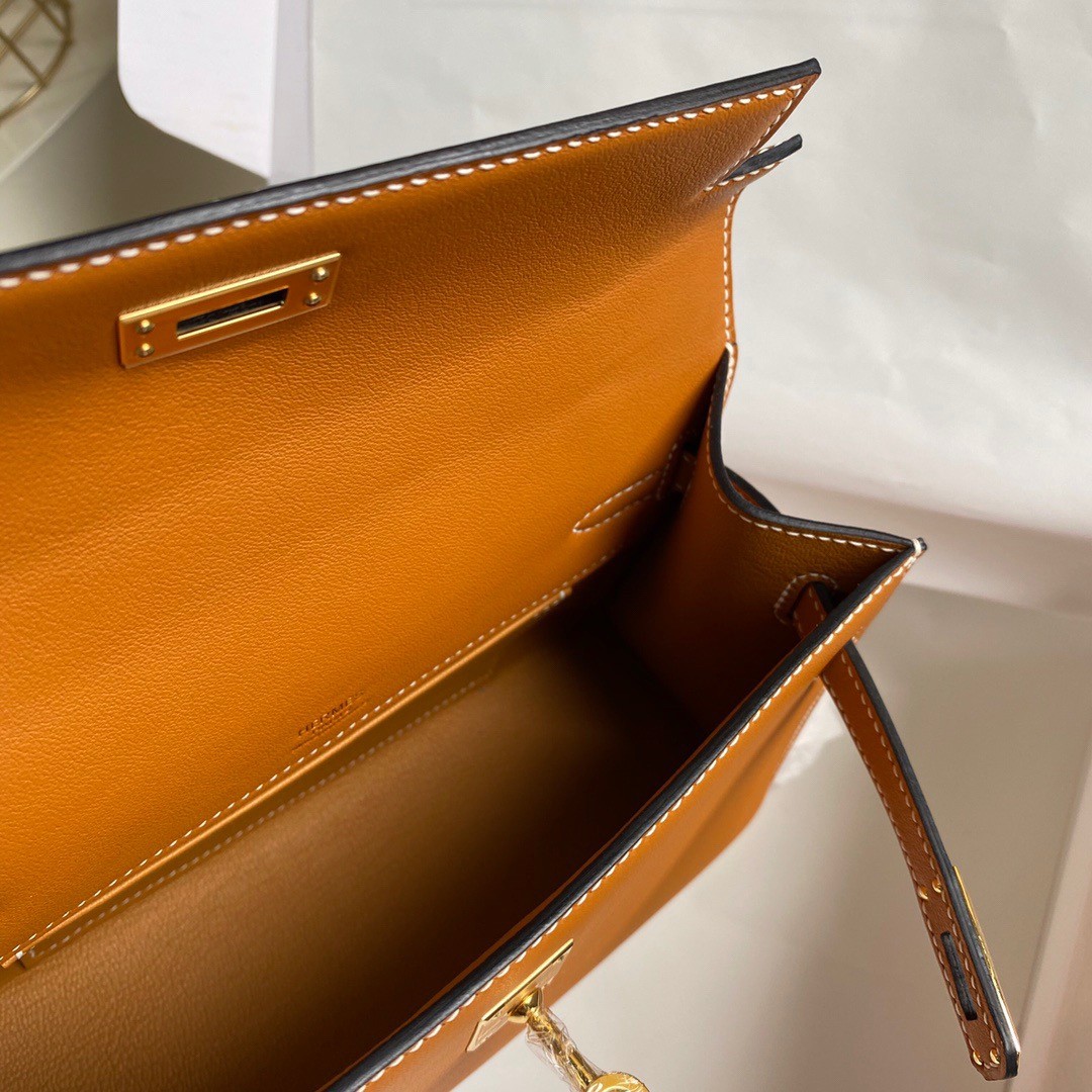 H**mes kelly pochette handmade bag in gold swift calfskin