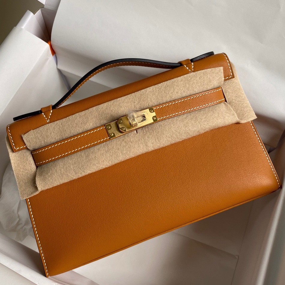 H**mes kelly pochette handmade bag in gold swift calfskin